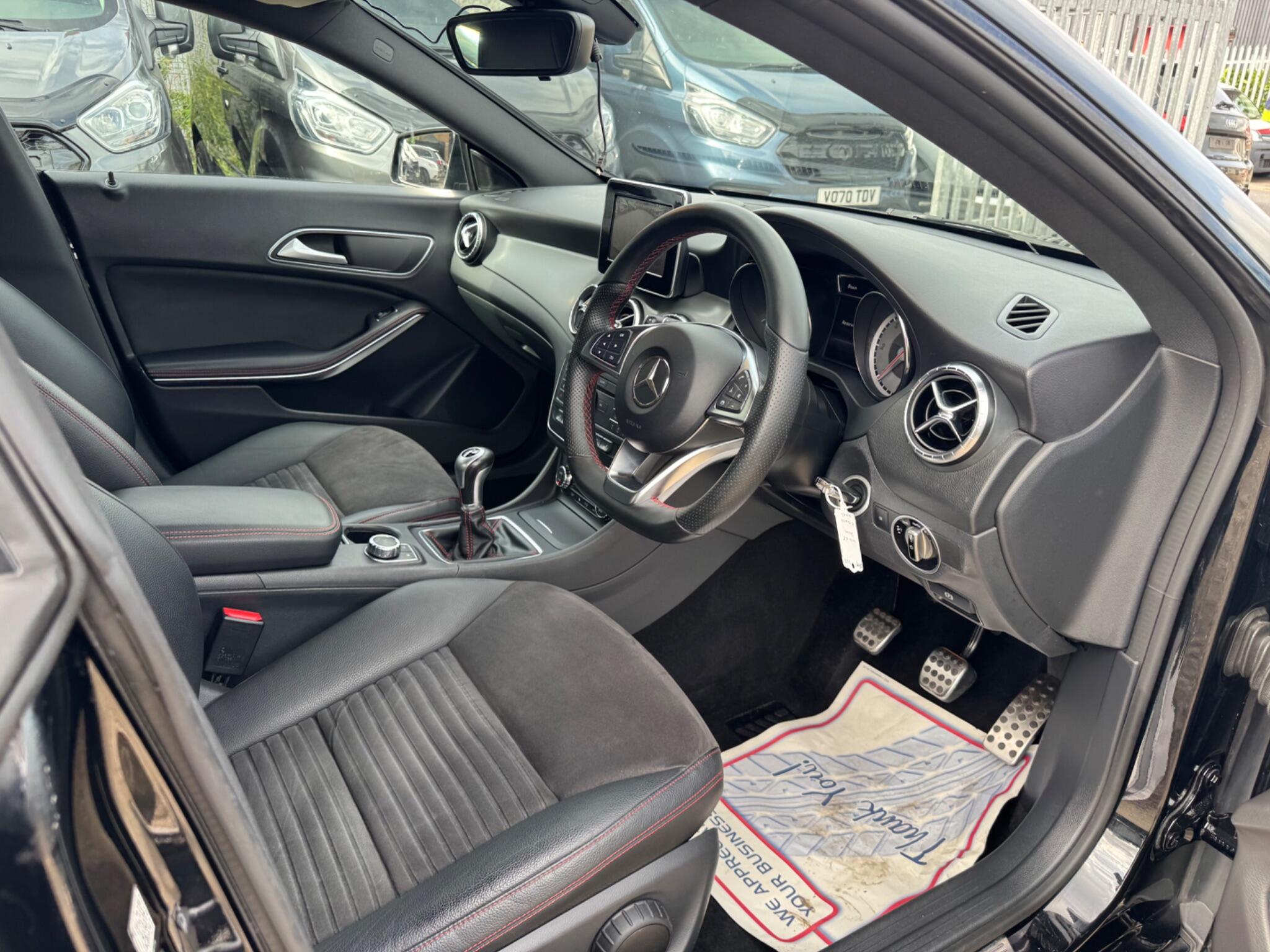 Mercedes-Benz Cla view 16