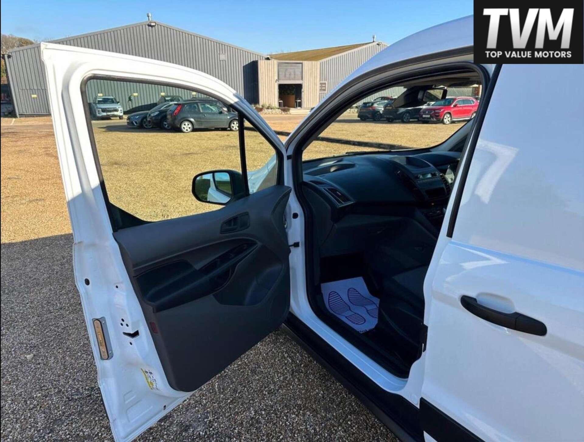 Ford Transit Connect view 17