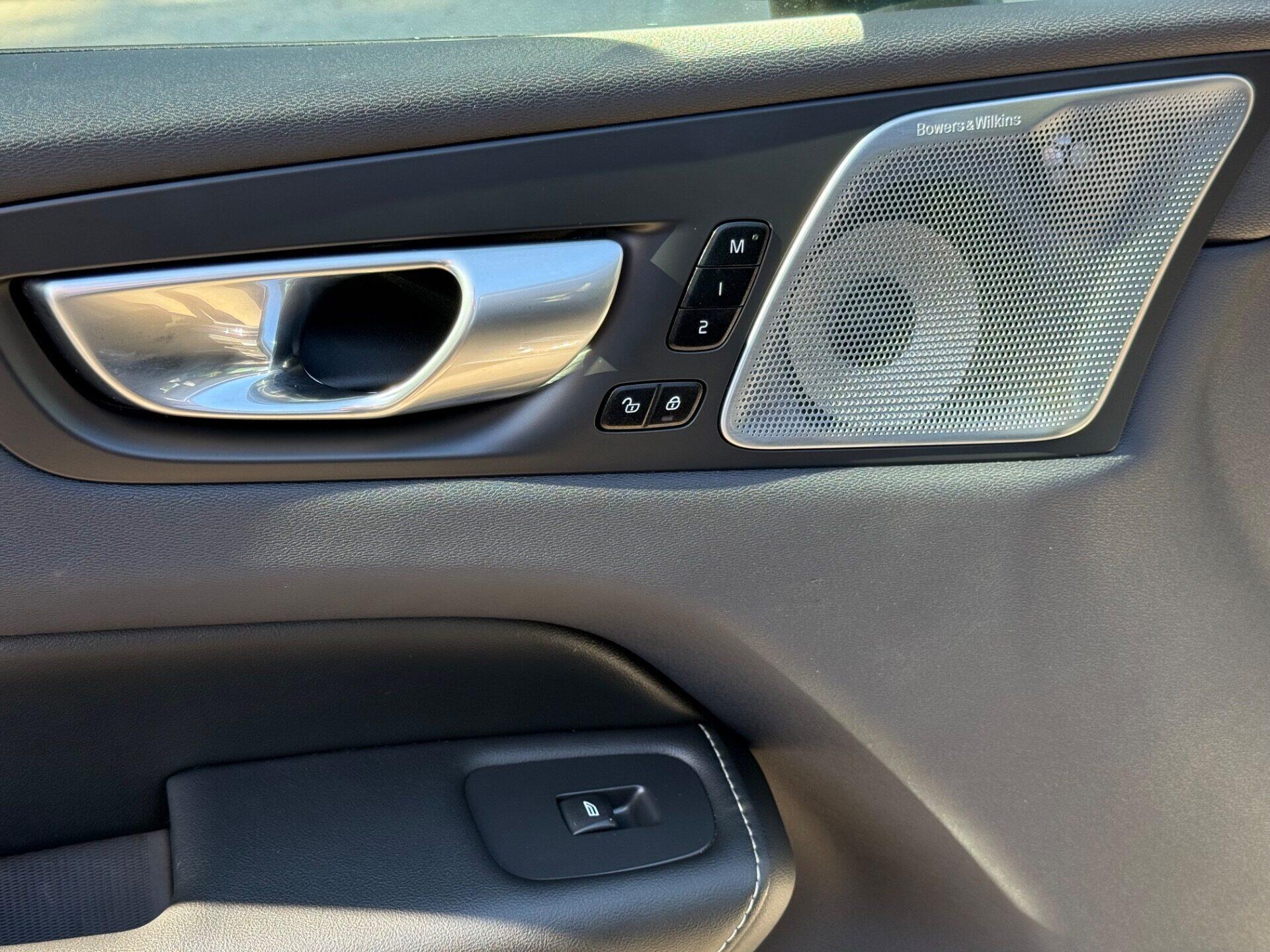 Volvo XC60 view 28