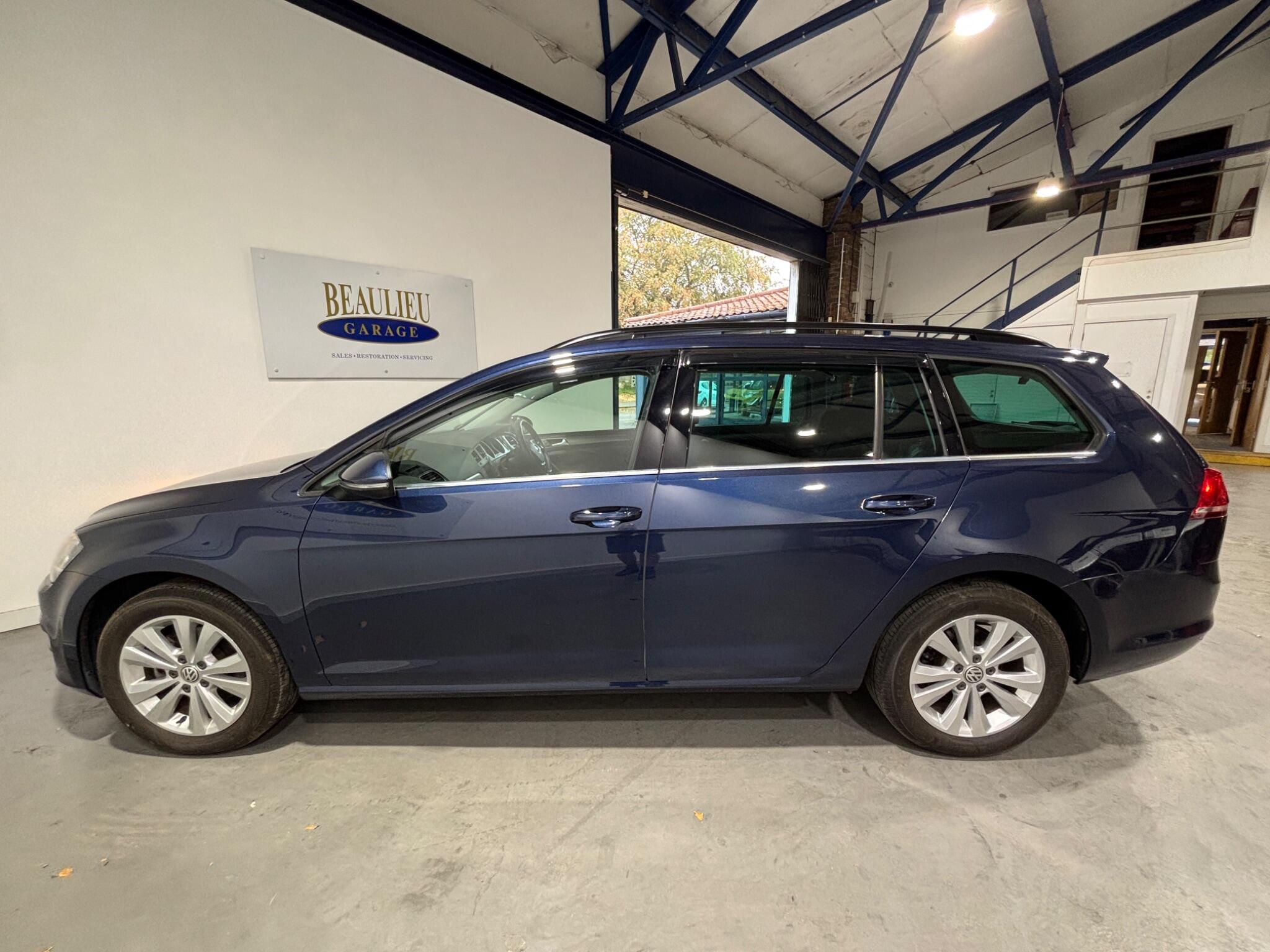 Volkswagen Golf view 48