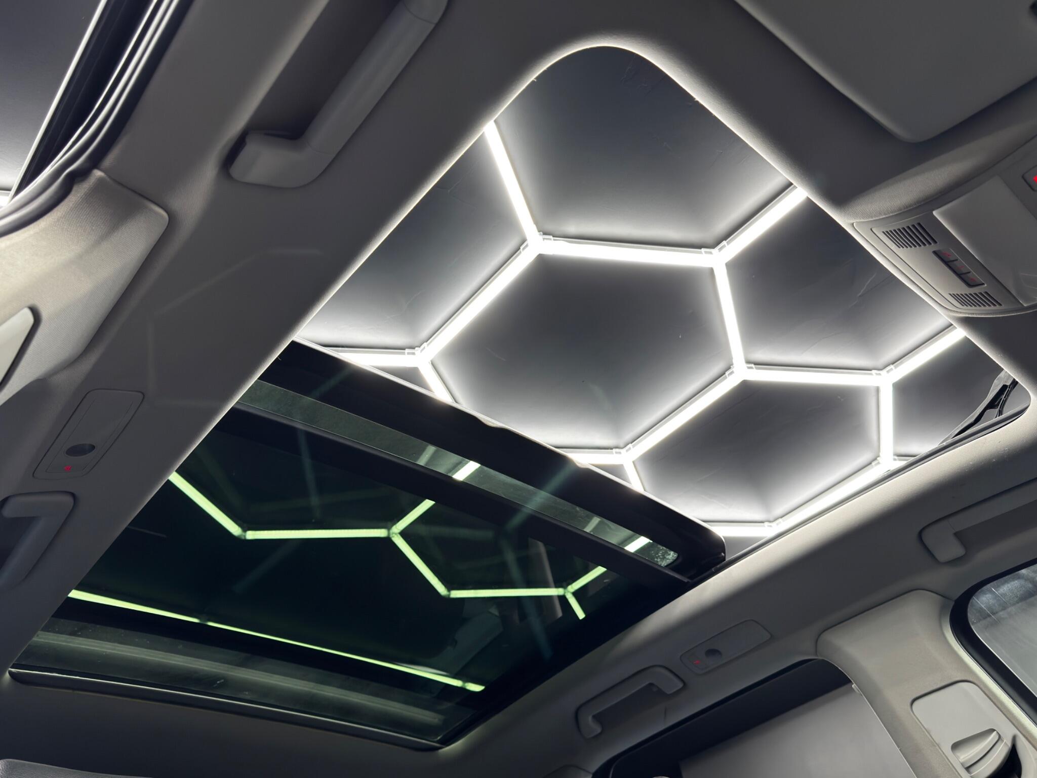 Volkswagen Touareg view 34