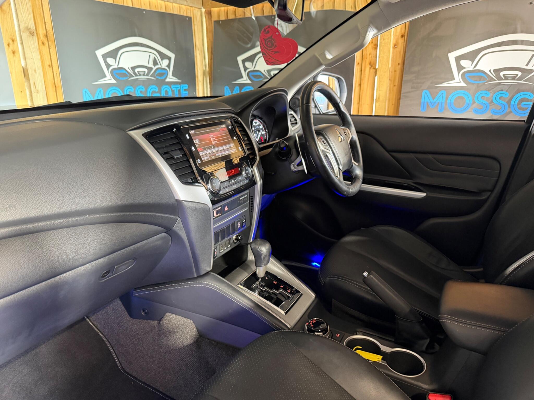 Mitsubishi L200 view 15