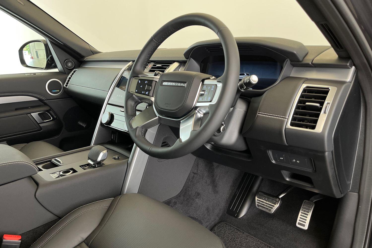 Land Rover Discovery view 17