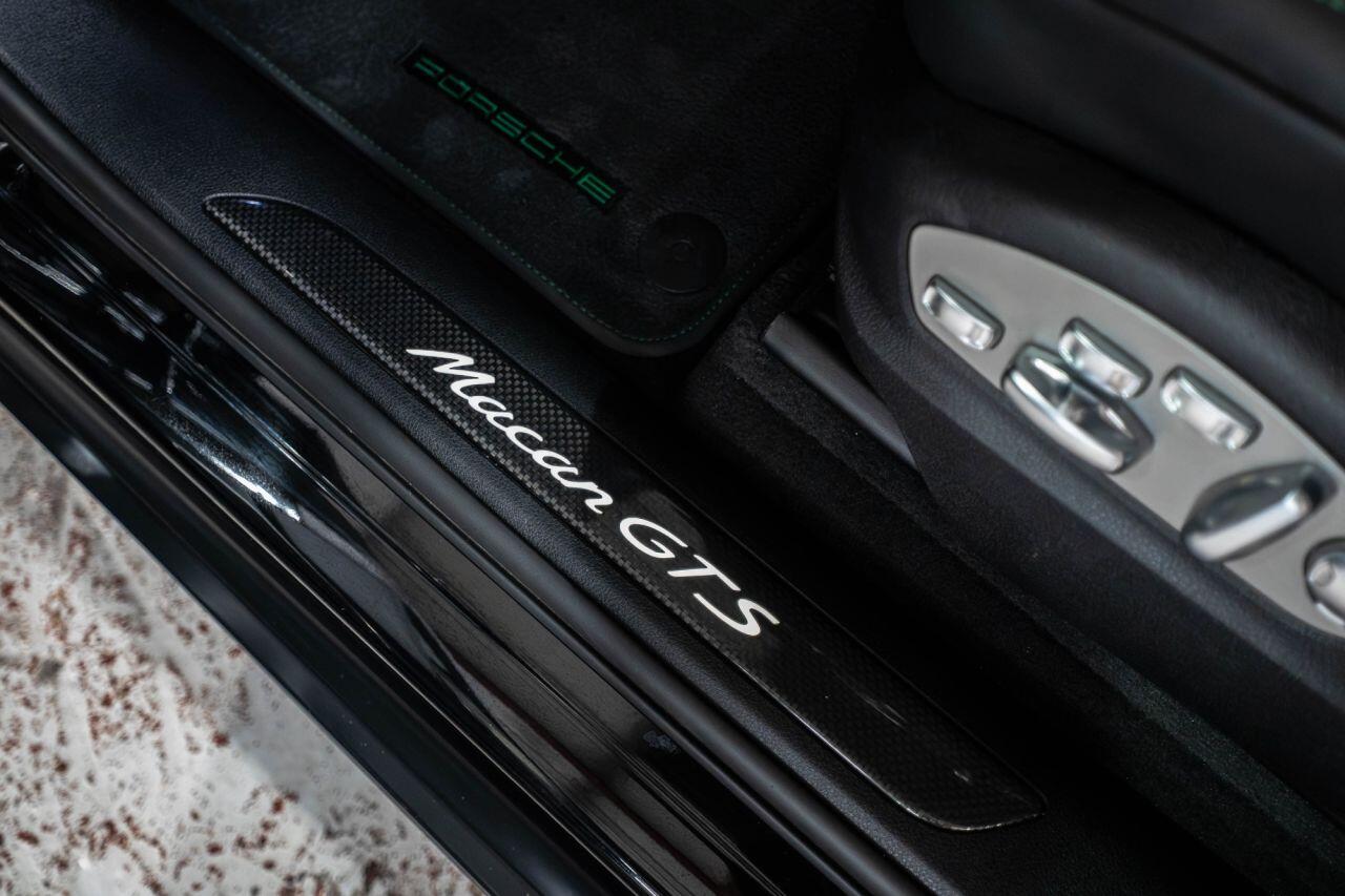 Porsche Macan view 25