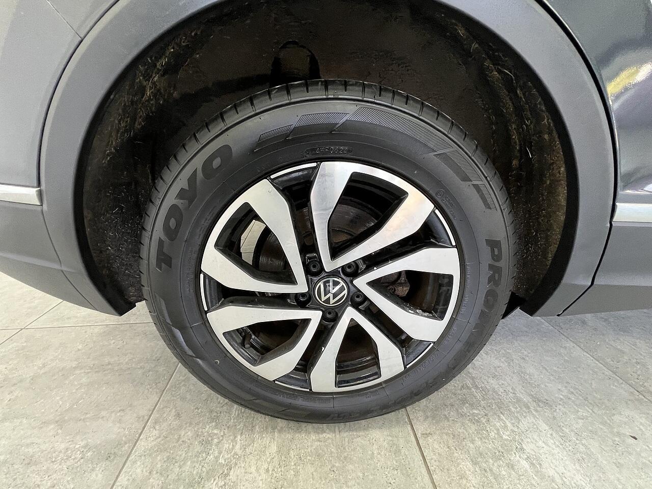 Volkswagen Tiguan view 21