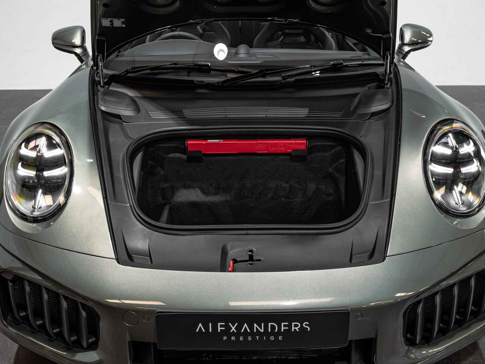 Porsche 911 view 31