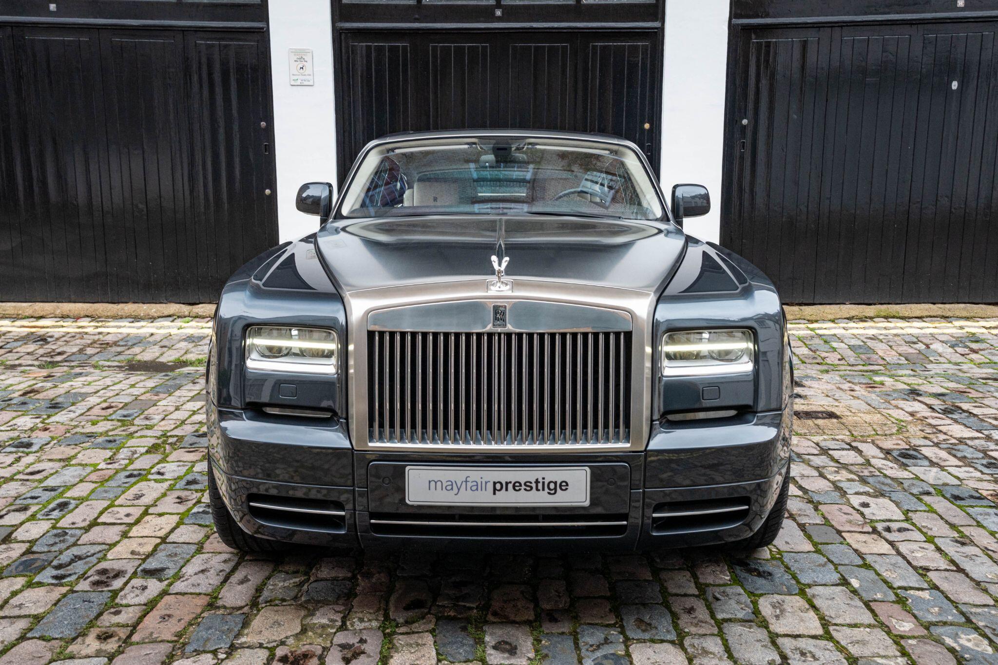 Rolls-Royce Phantom view 8