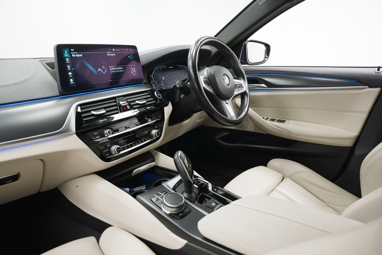 BMW 5 Series view 20