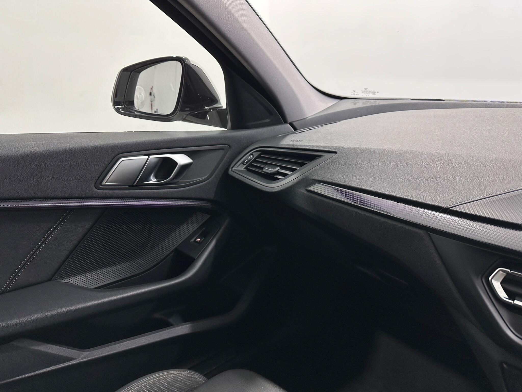 BMW 1 Series view 28