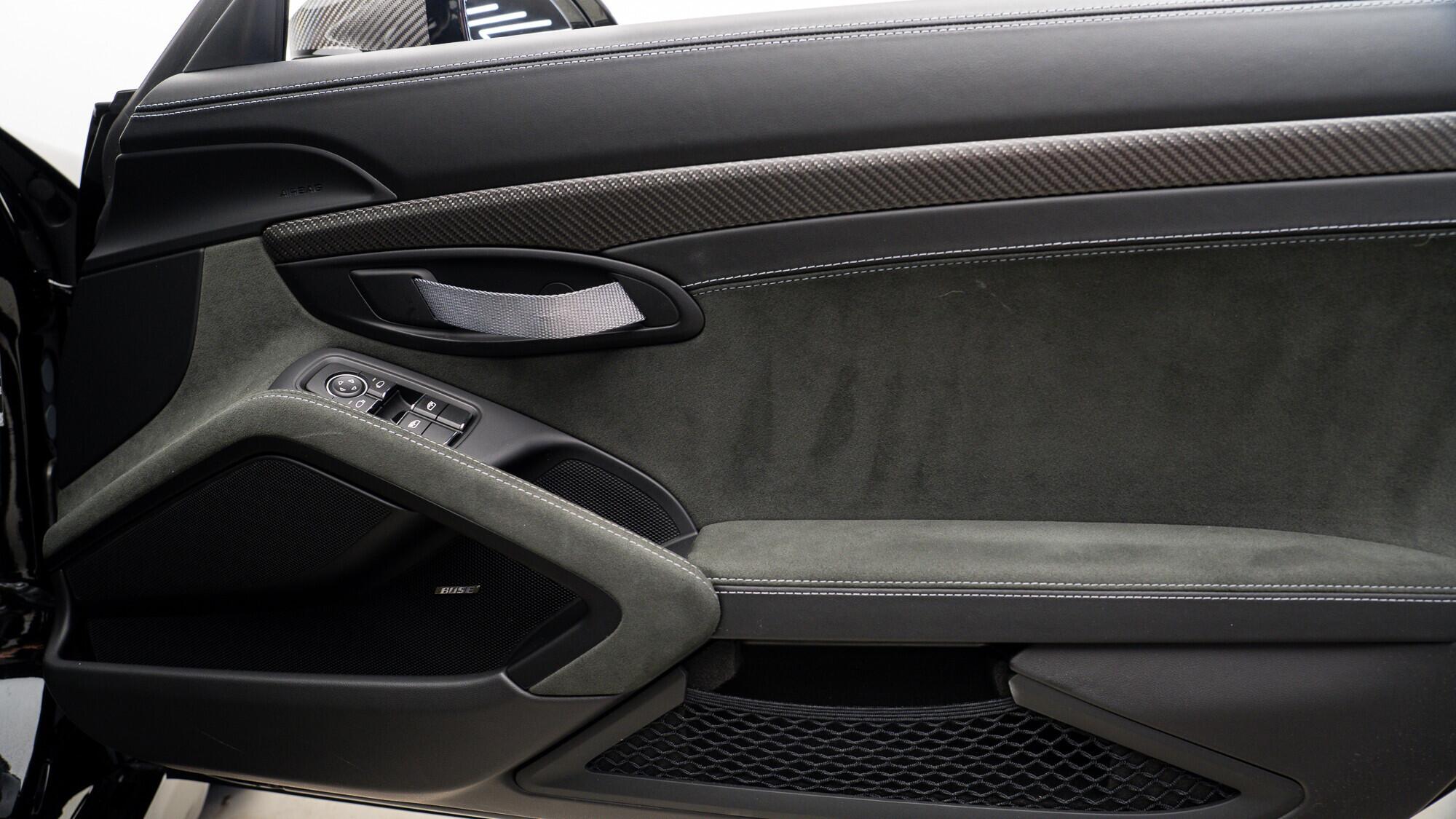 Porsche 718 Cayman view 29