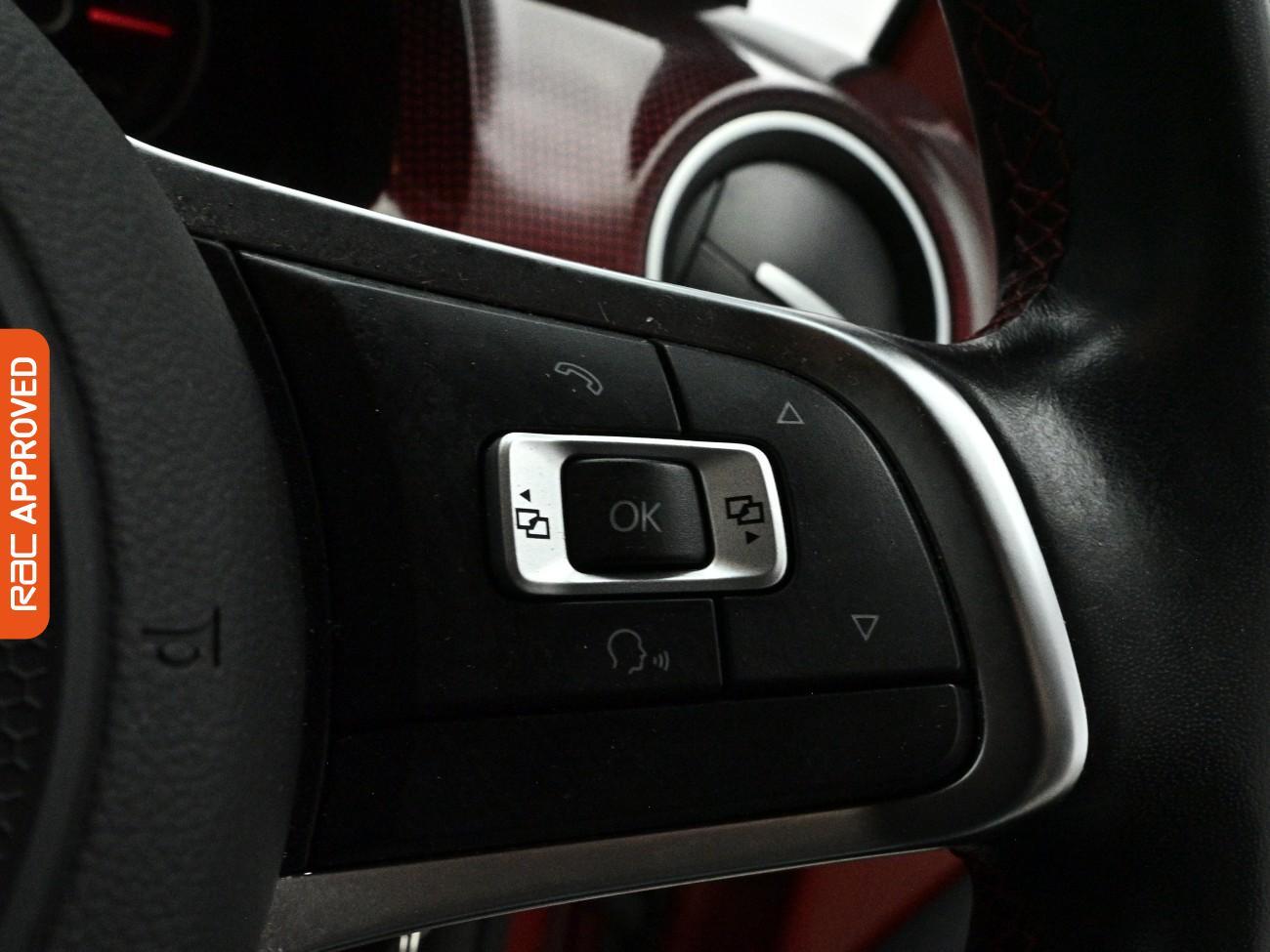 Volkswagen Up! view 22