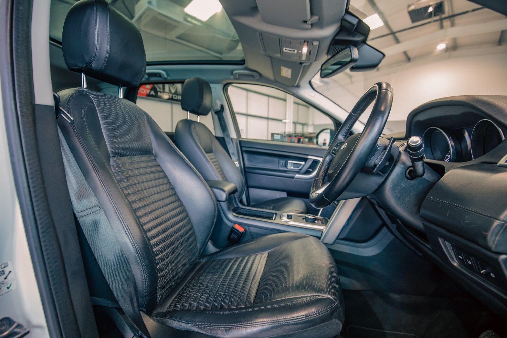 Land Rover Discovery Sport view 3