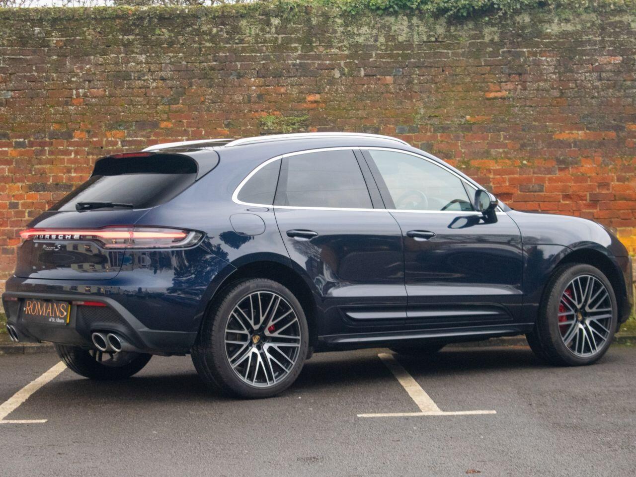Porsche Macan view 4
