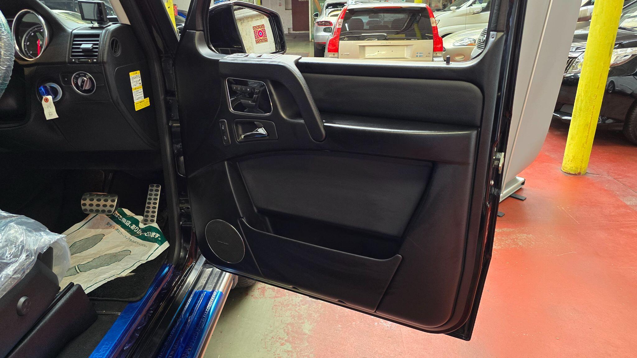 Mercedes-Benz G-Class view 37