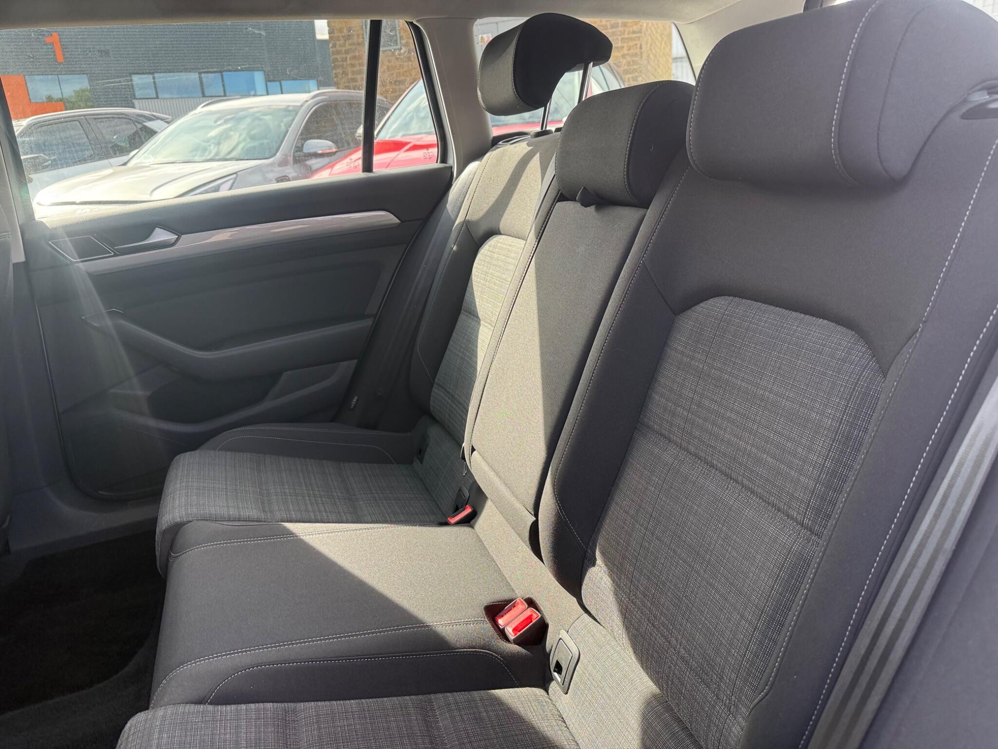 Volkswagen Passat view 16