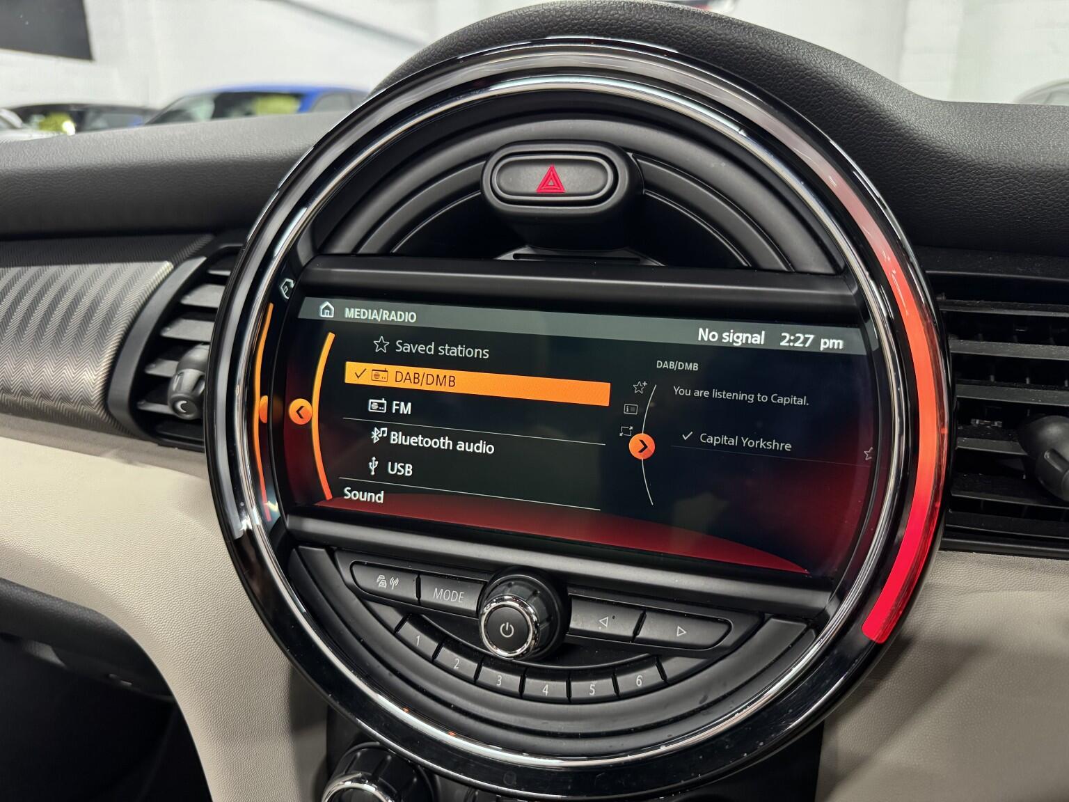 Mini Convertible view 29