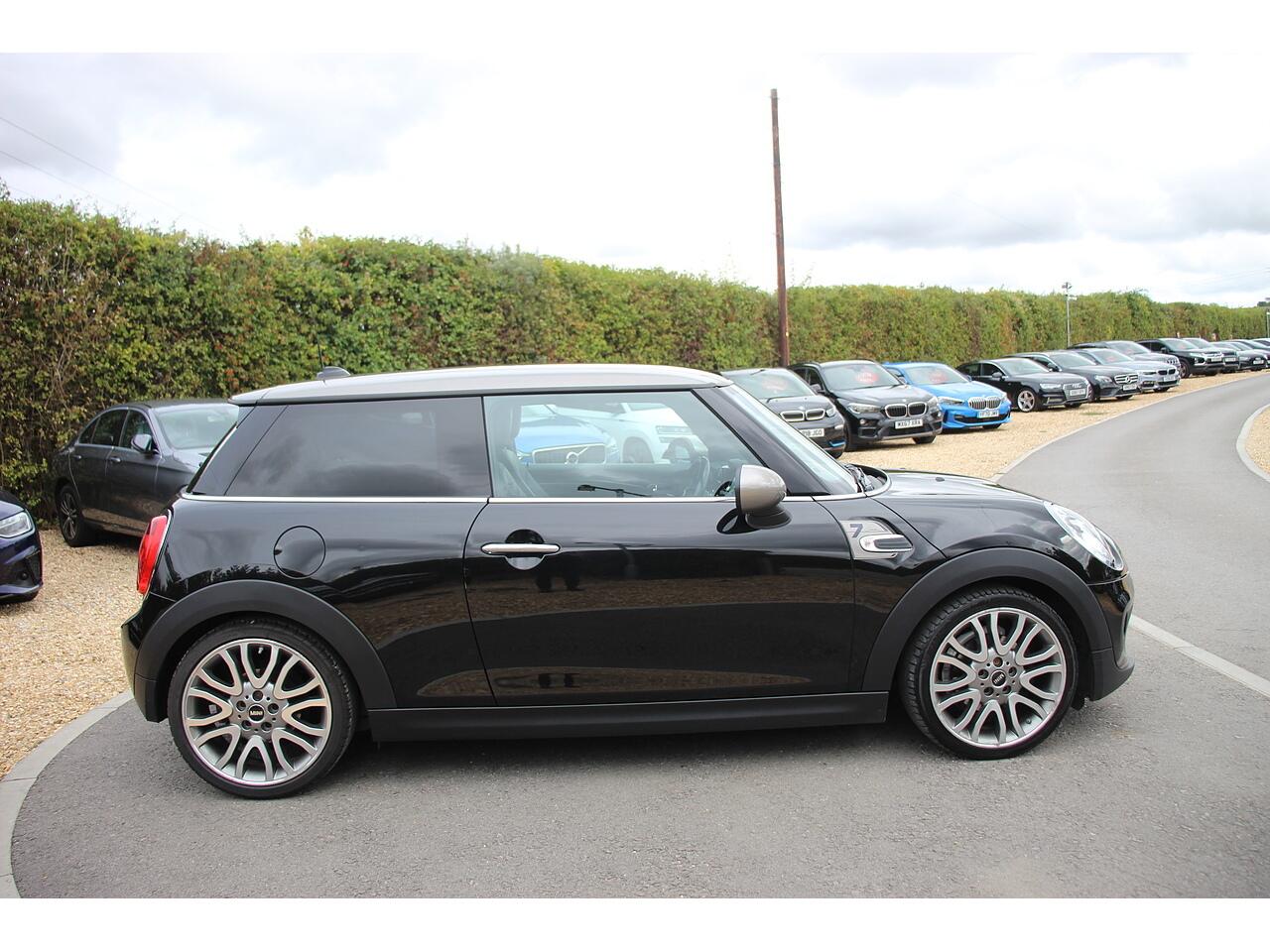 Mini Hatch view 11