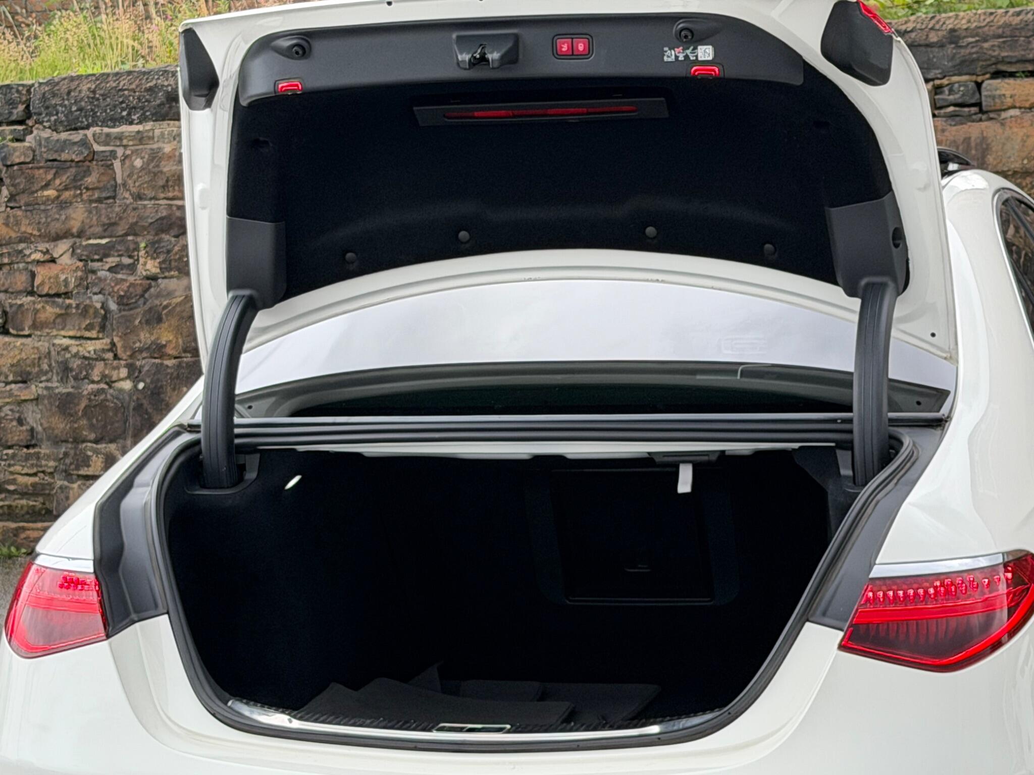 Mercedes-Benz S-Class view 24
