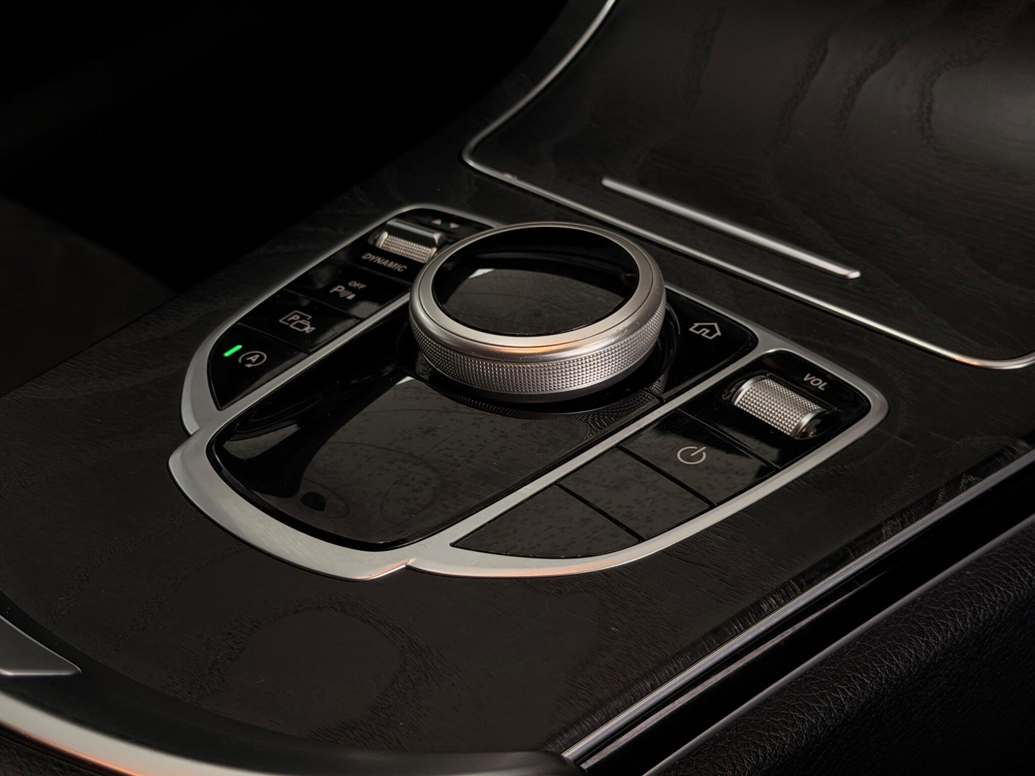 Mercedes-Benz C-Class view 37