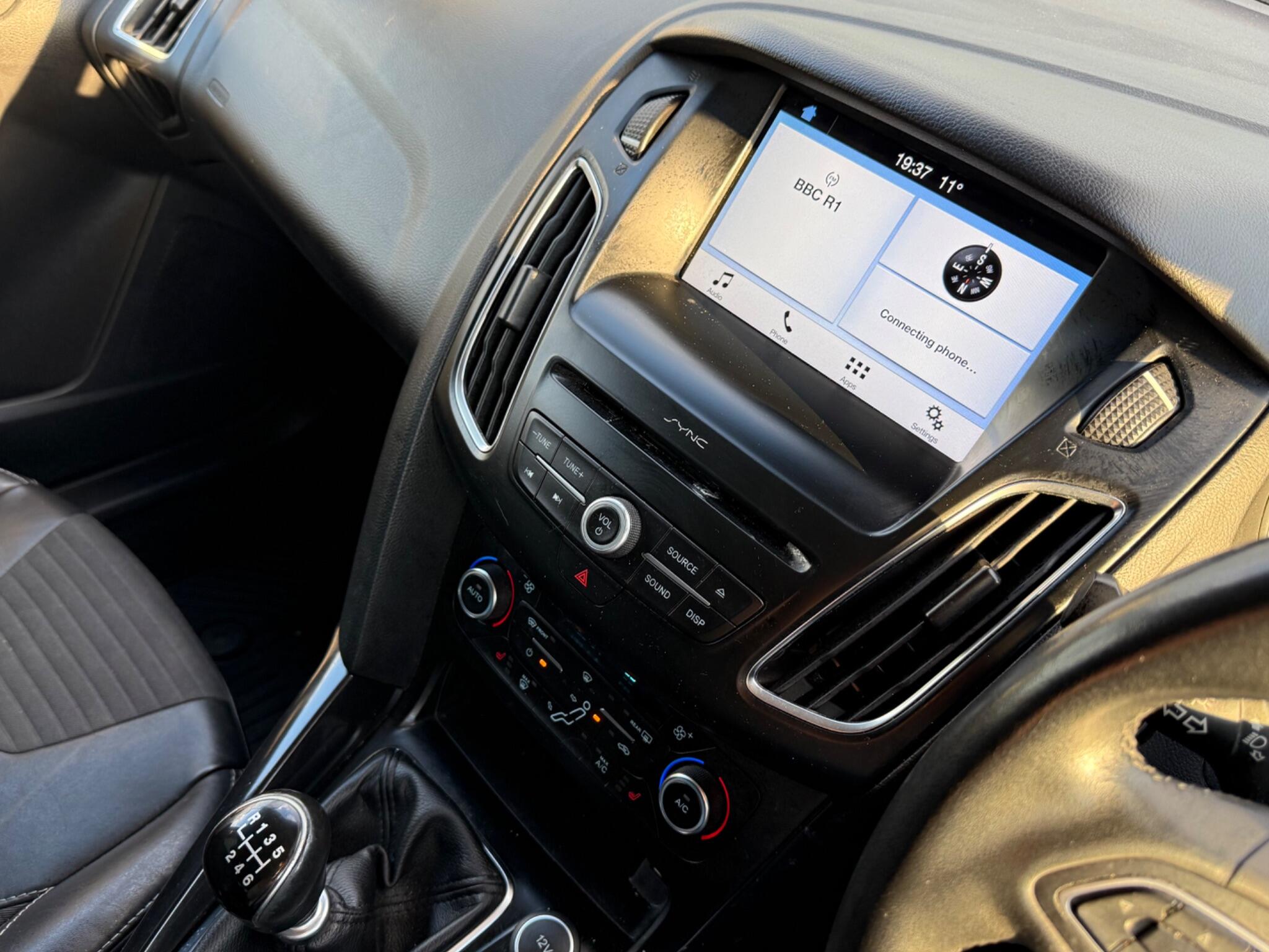Ford Focus 1.5T EcoBoost Titanium X Euro 6 (s/s) 5dr — photo 48 of 126