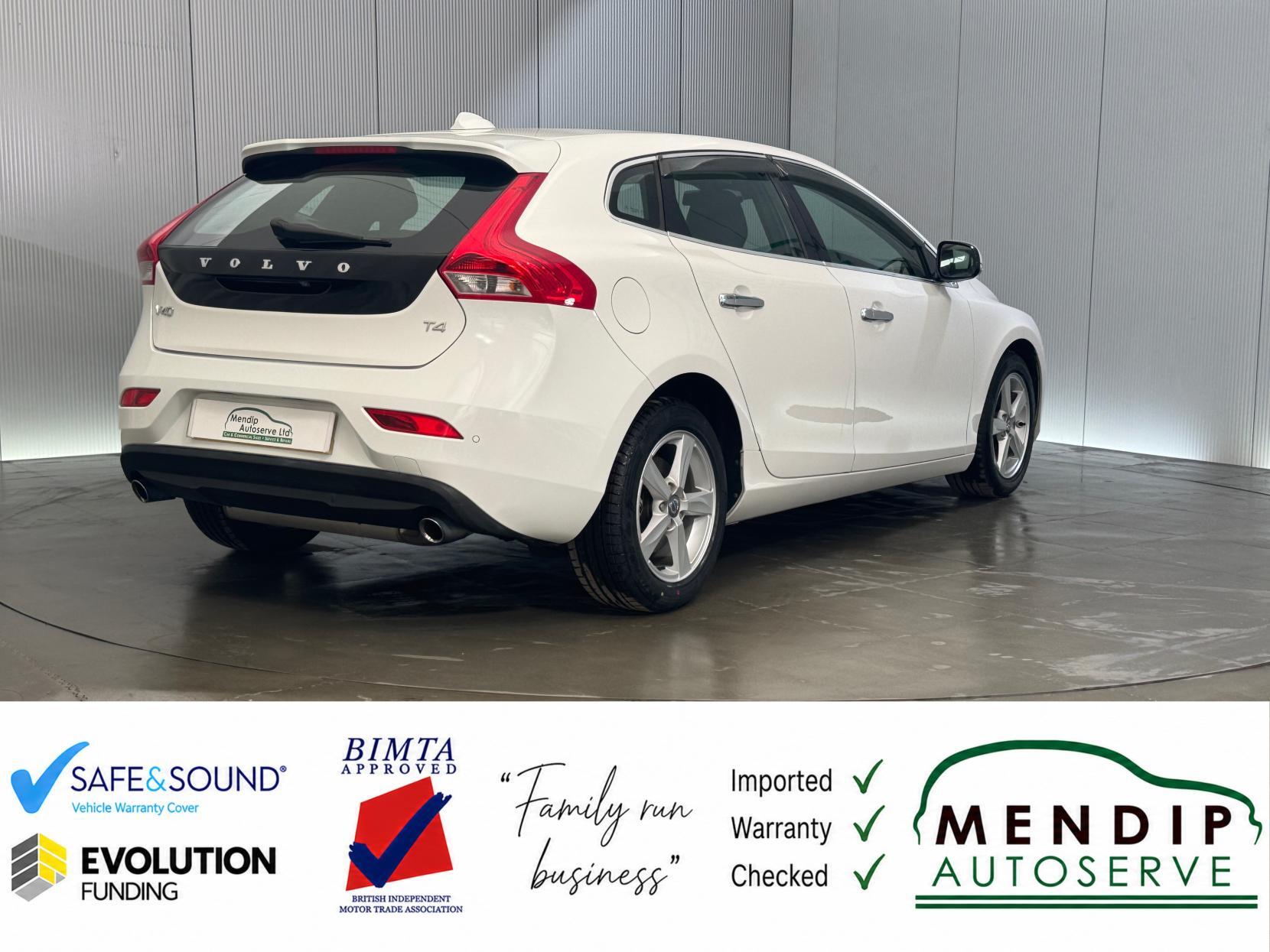 Volvo V40 view 21