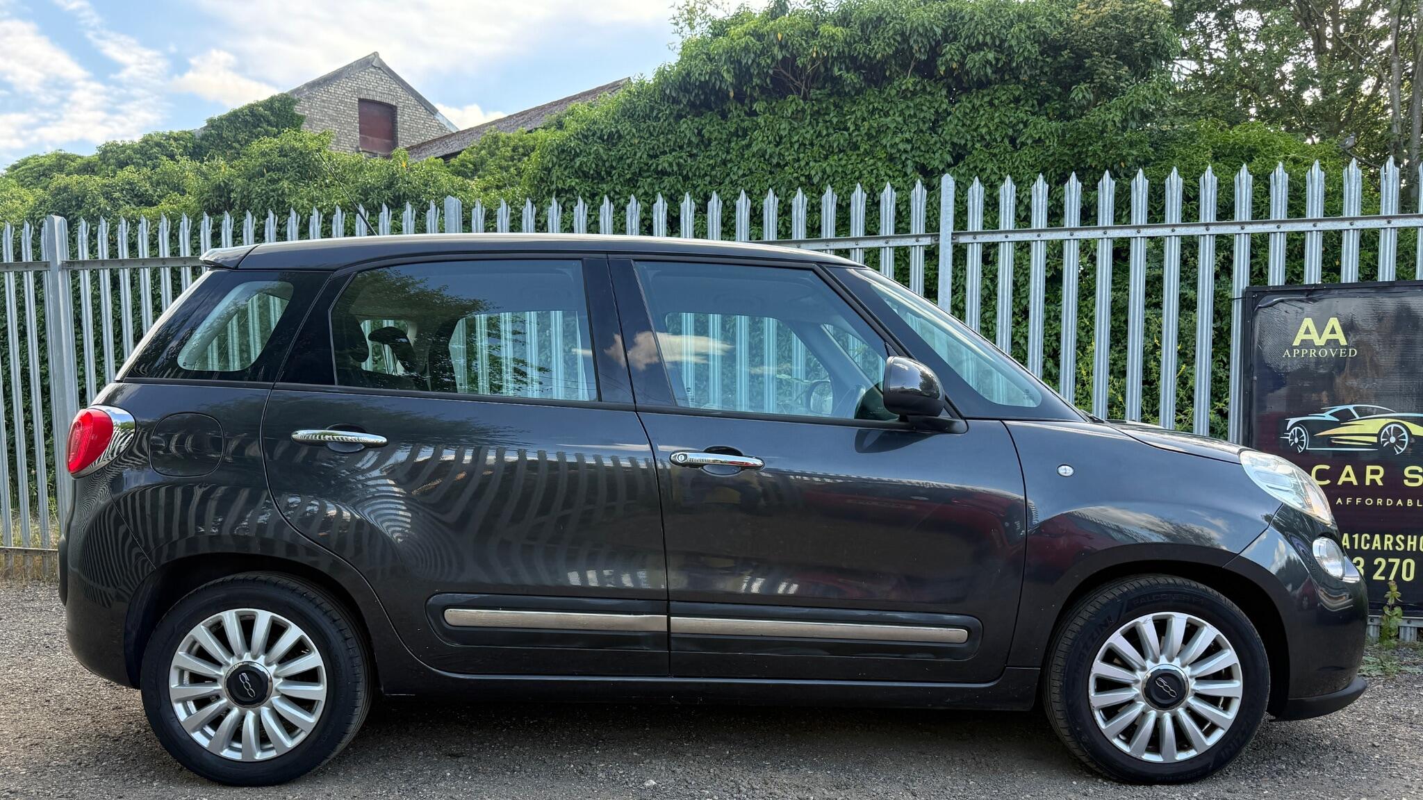 2015 Fiat 500L image 13