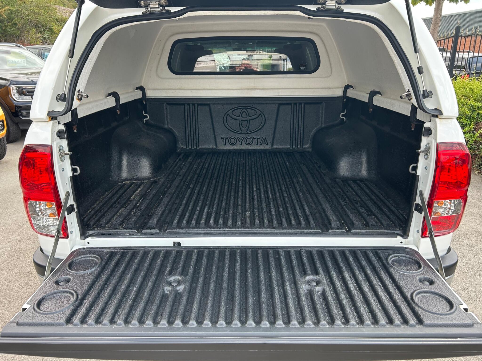 Toyota Hilux view 51