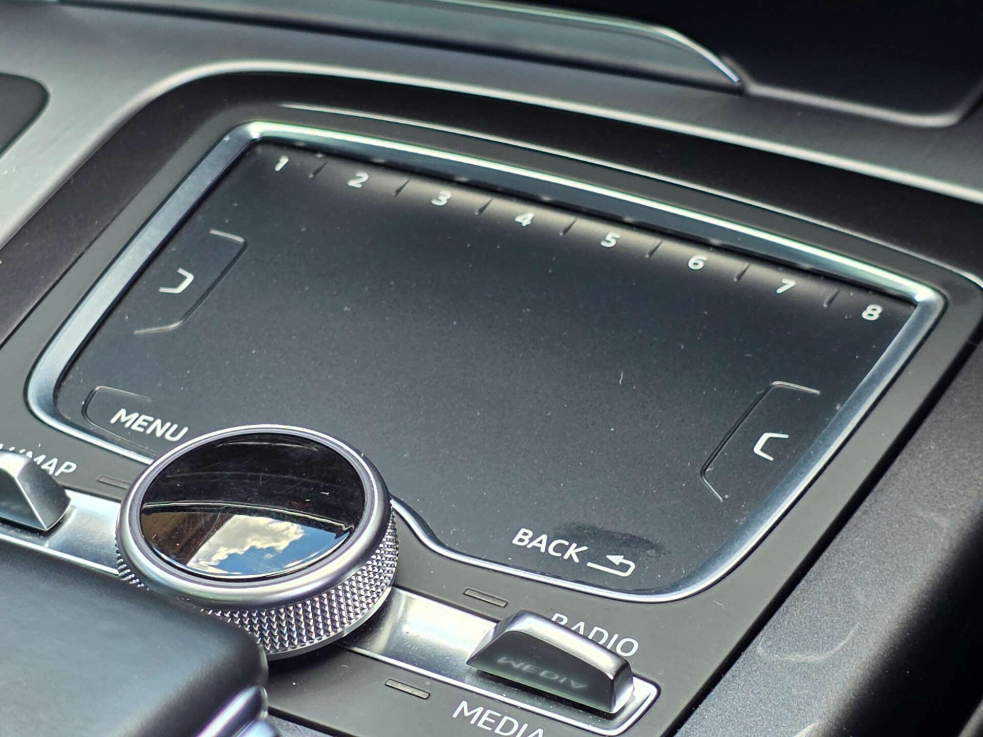 Audi SQ7 view 45