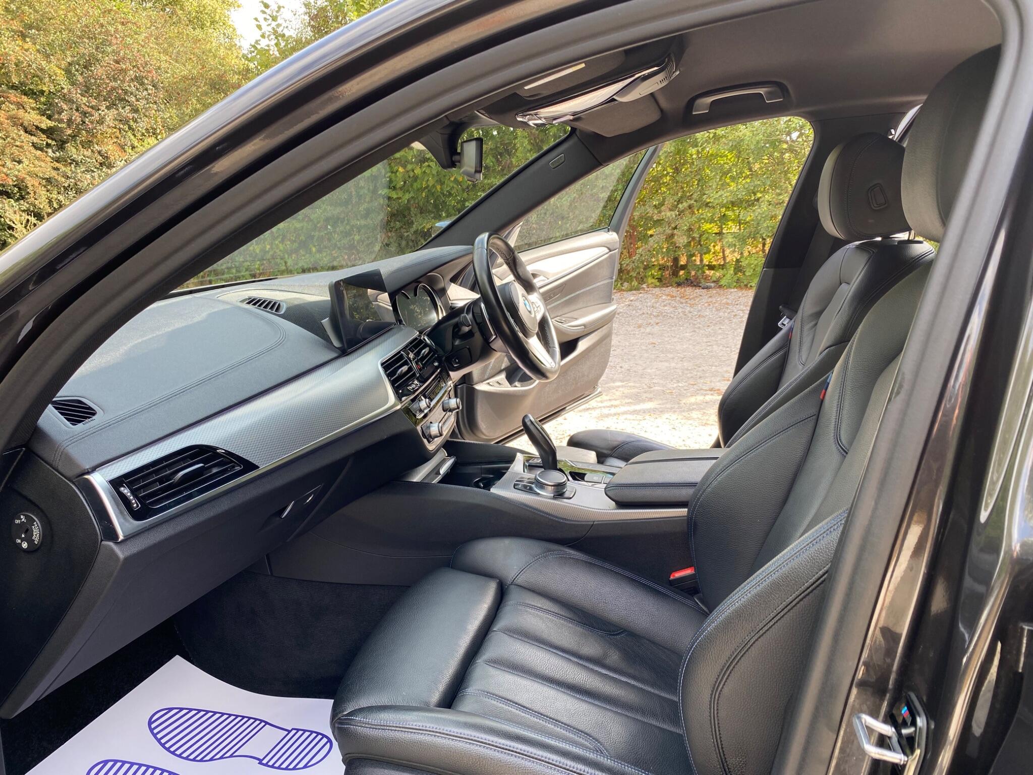 BMW 5 Series view 32