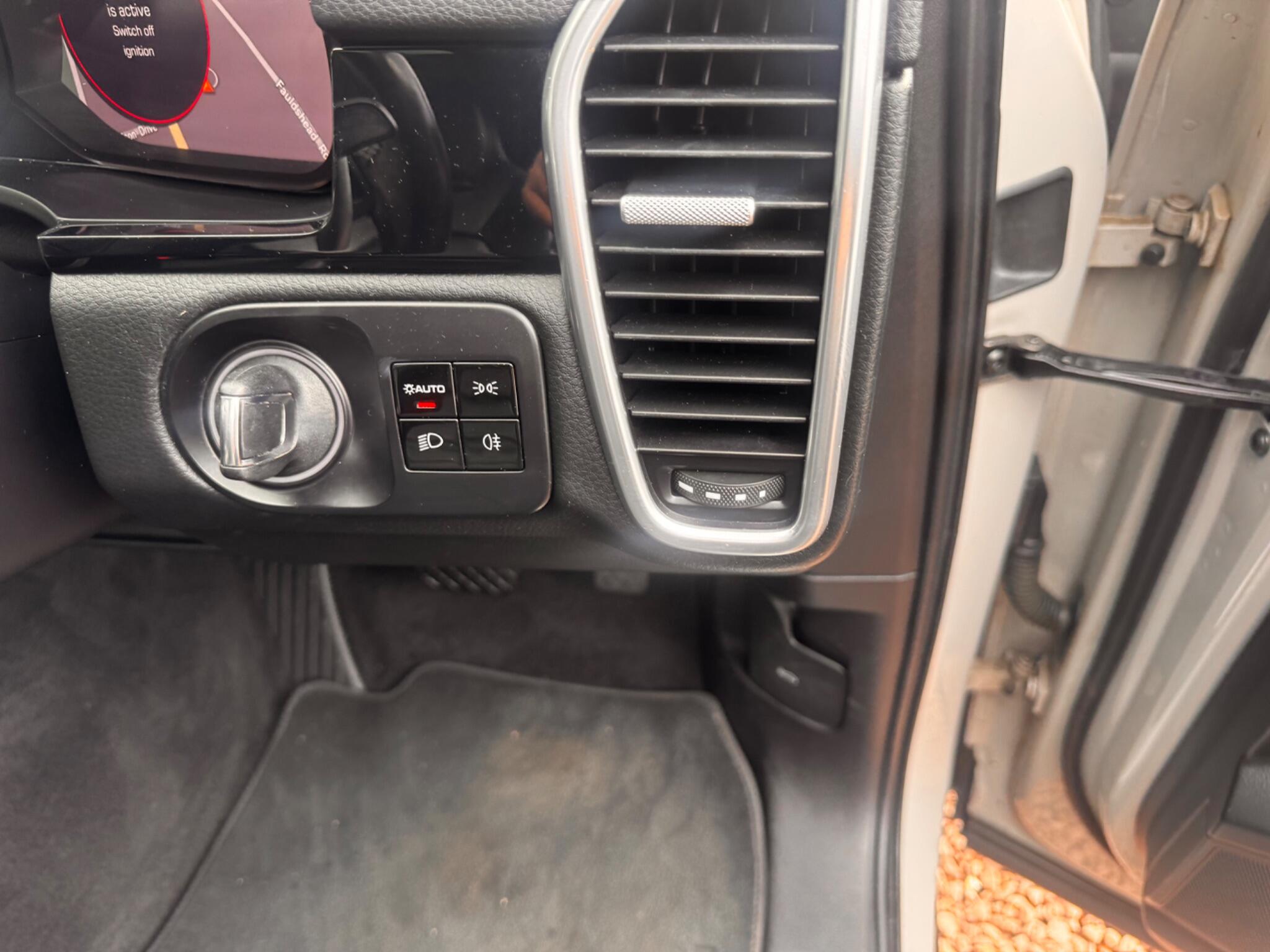Porsche Cayenne view 34