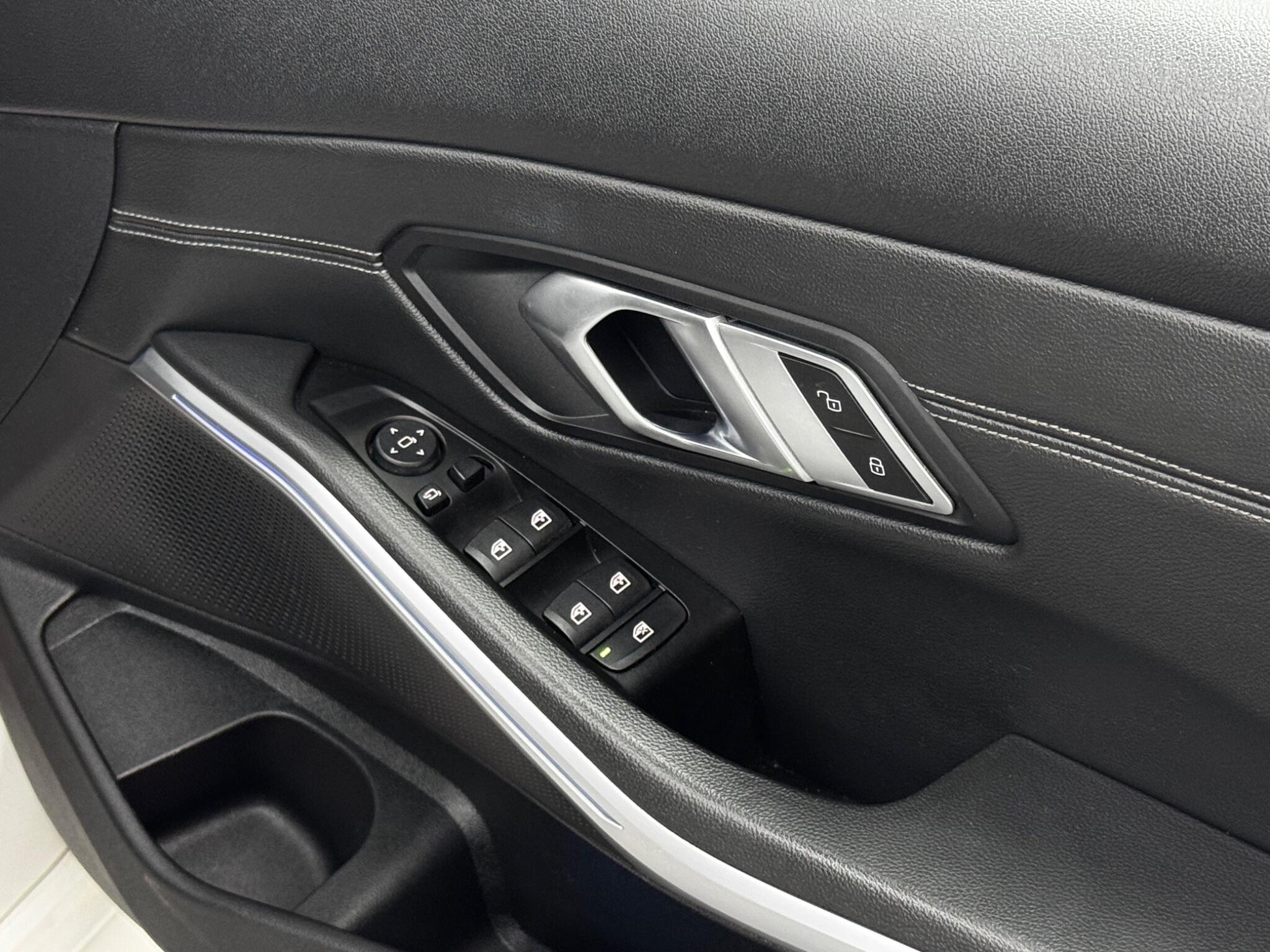 BMW 3 Series view 32