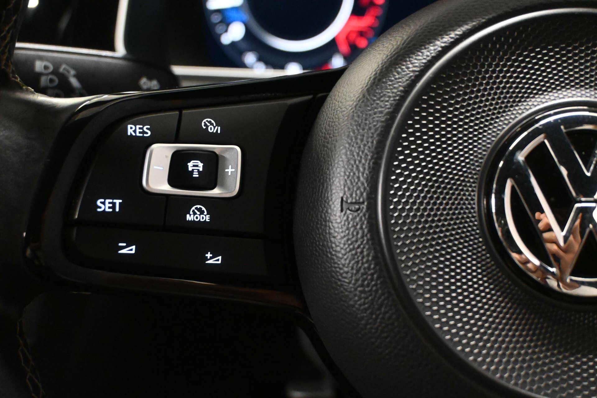 Volkswagen Golf view 40