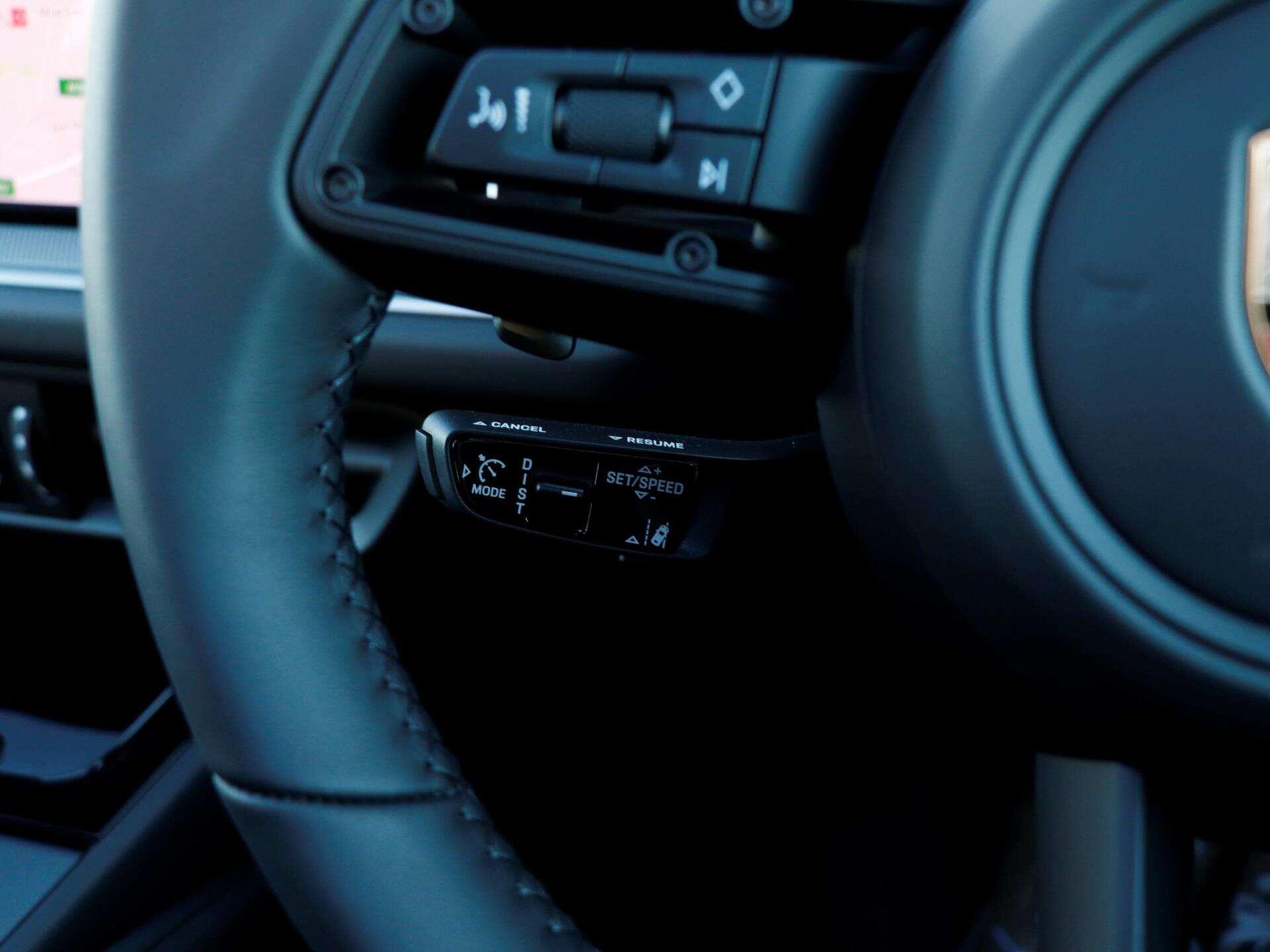 Porsche Cayenne view 19