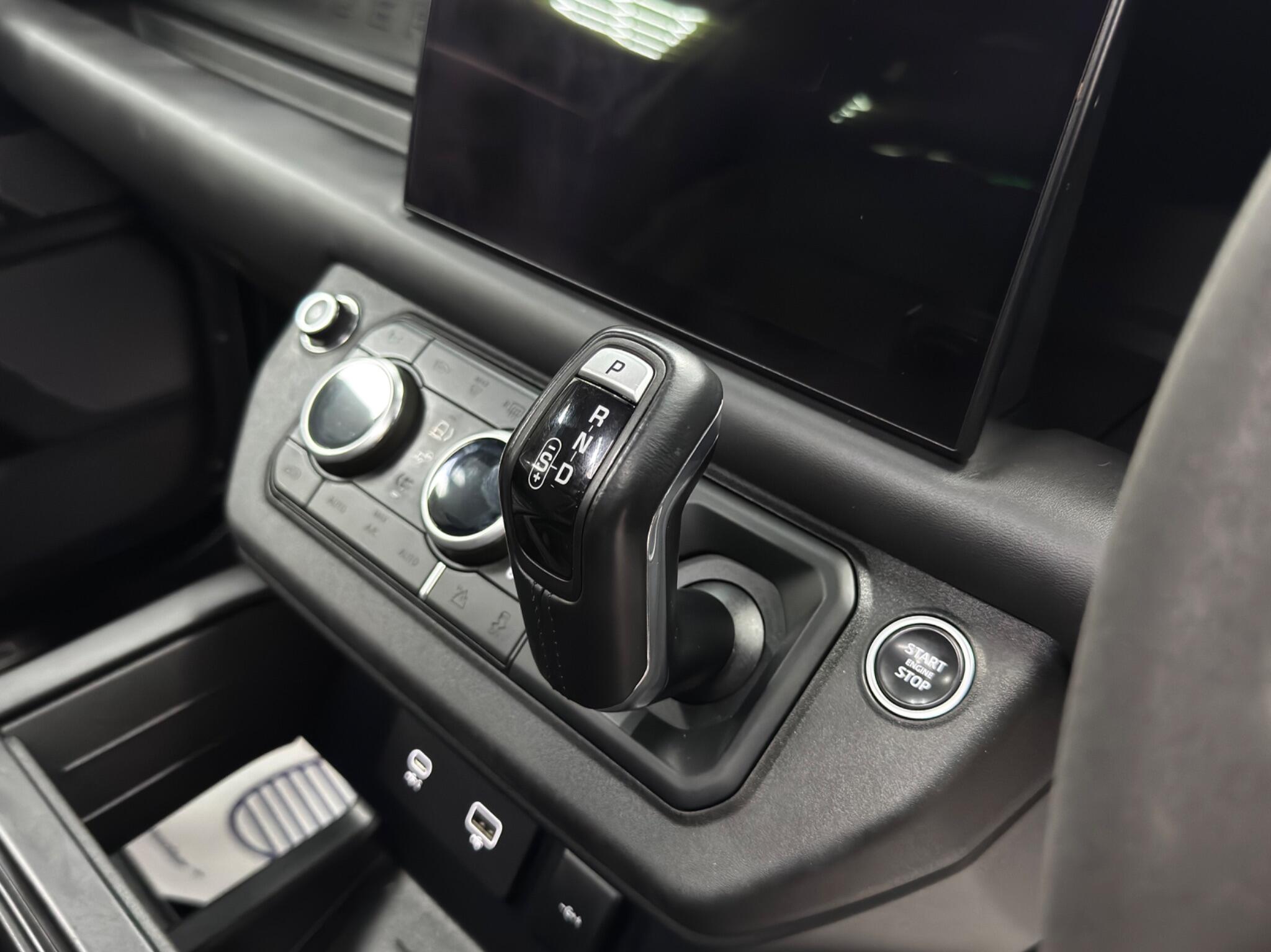 Land Rover Defender view 39