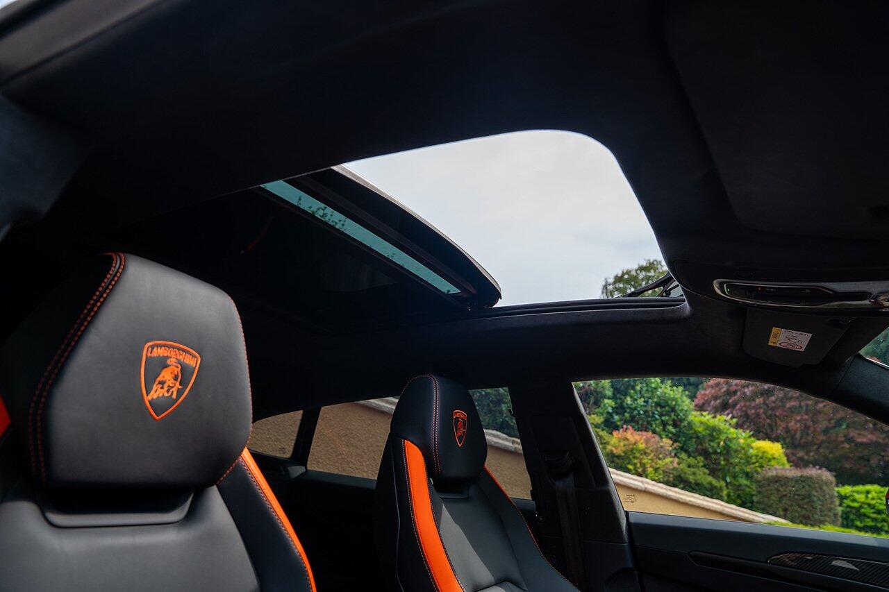Lamborghini Urus view 42
