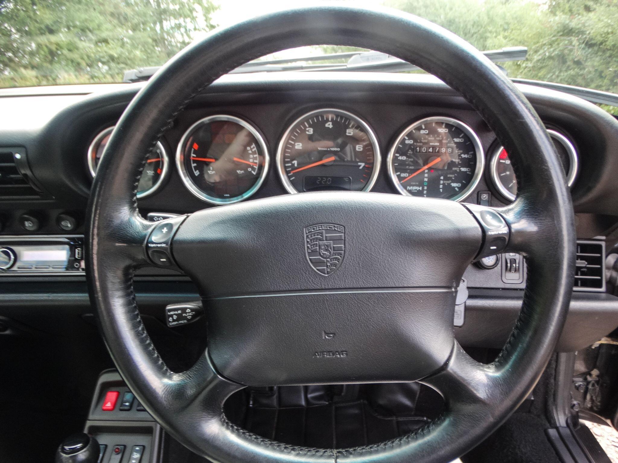 Porsche 911 view 7