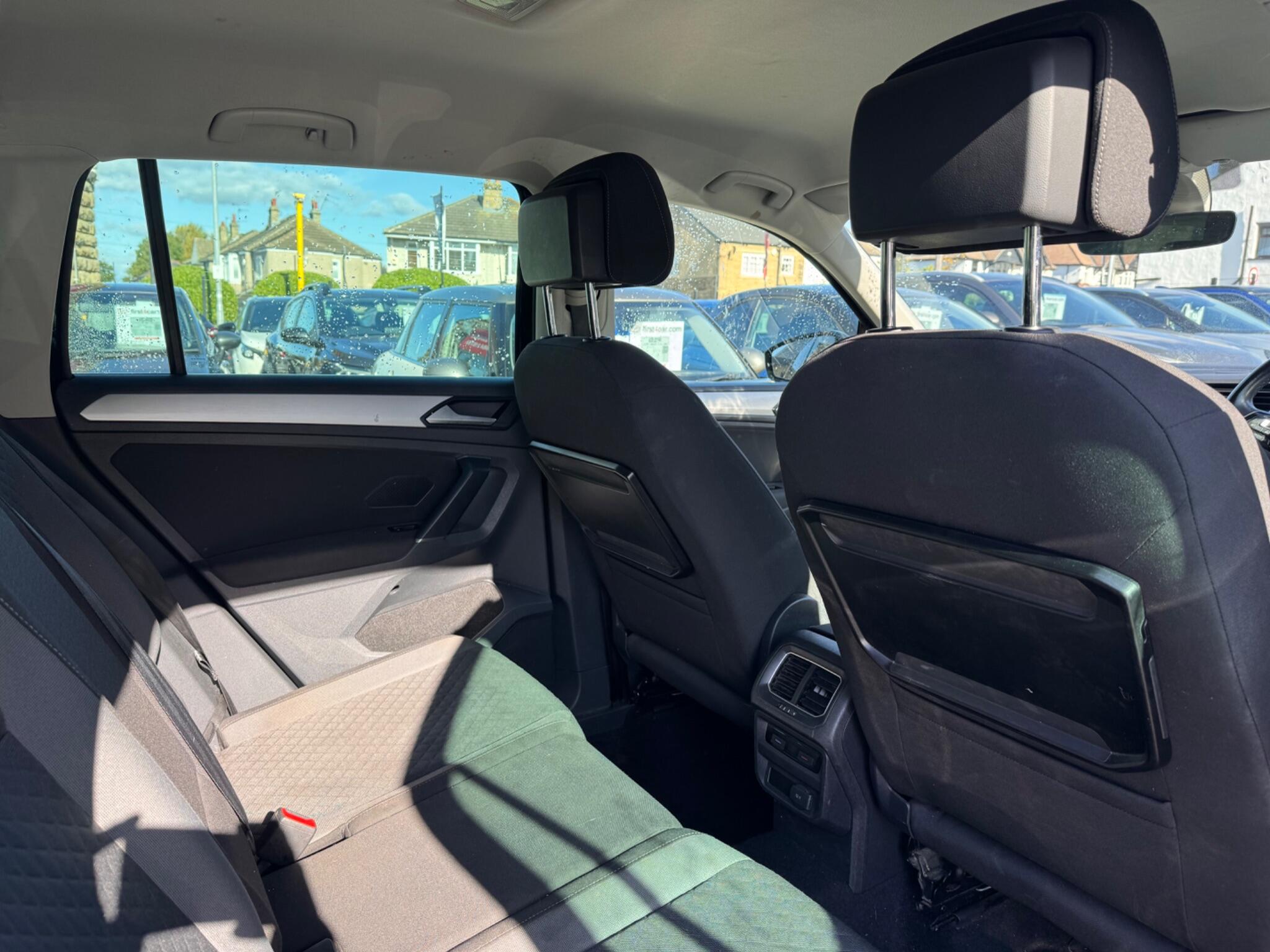 Volkswagen Tiguan view 12