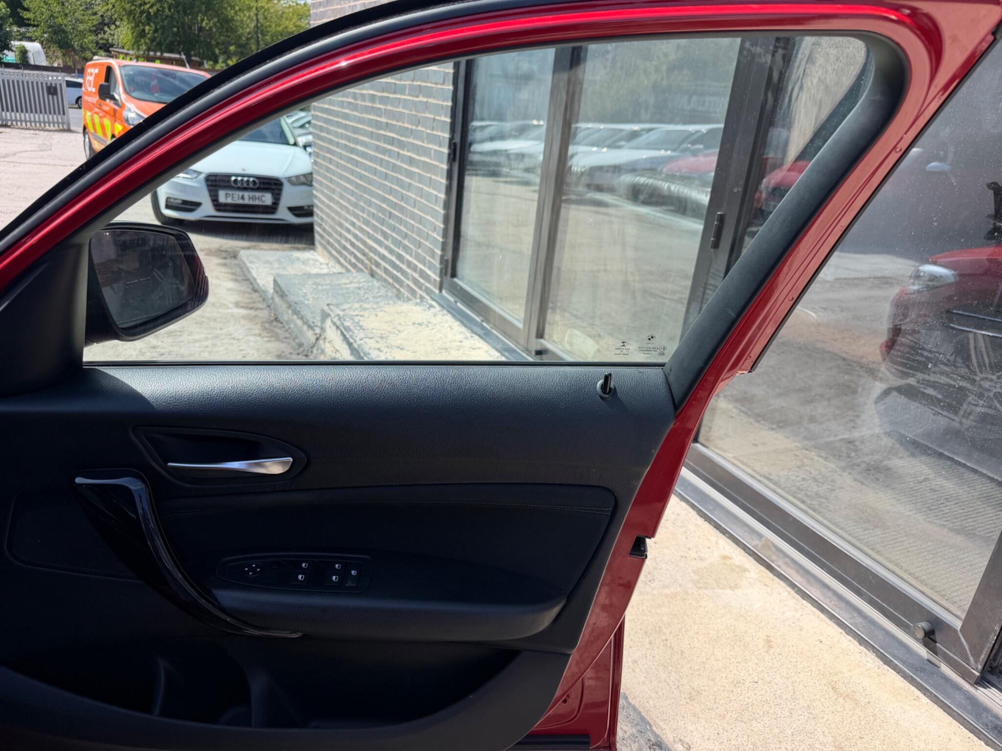 BMW 1 Series view 9