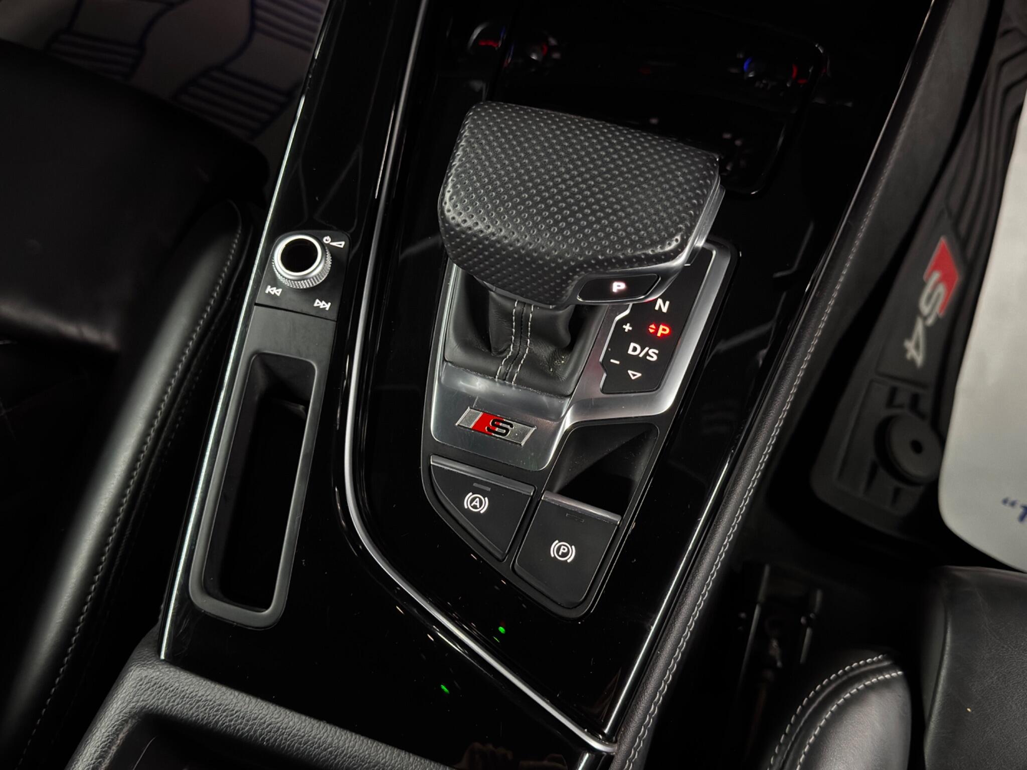 Audi S4 view 27