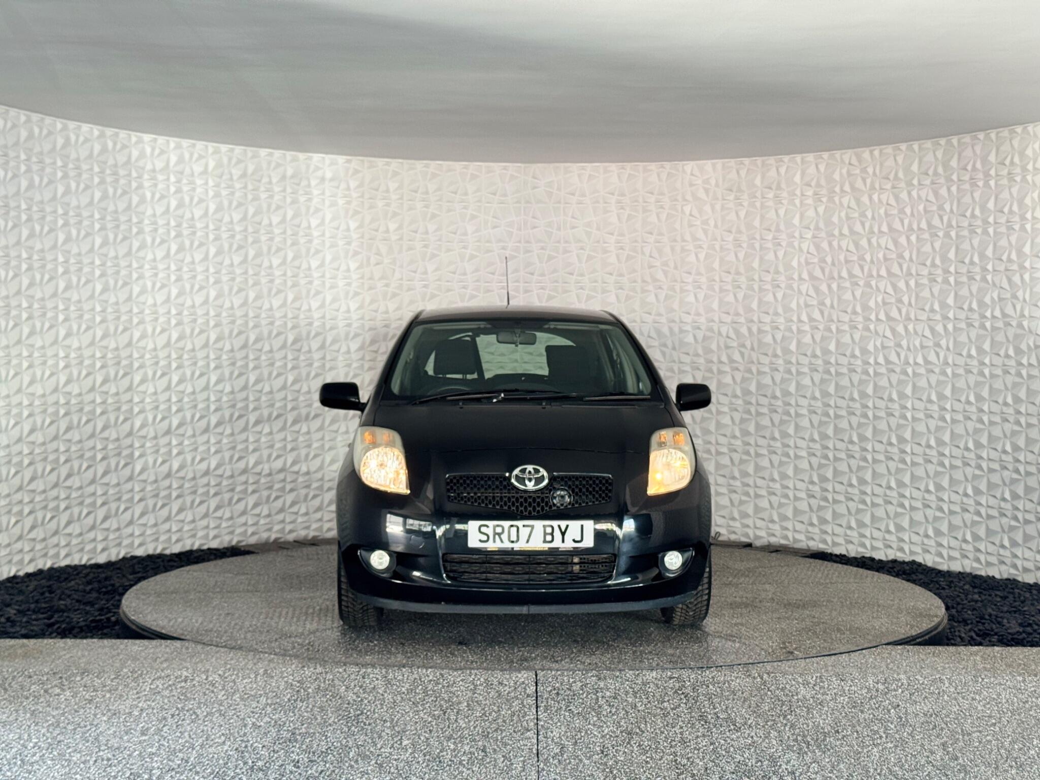 Toyota Yaris view 4