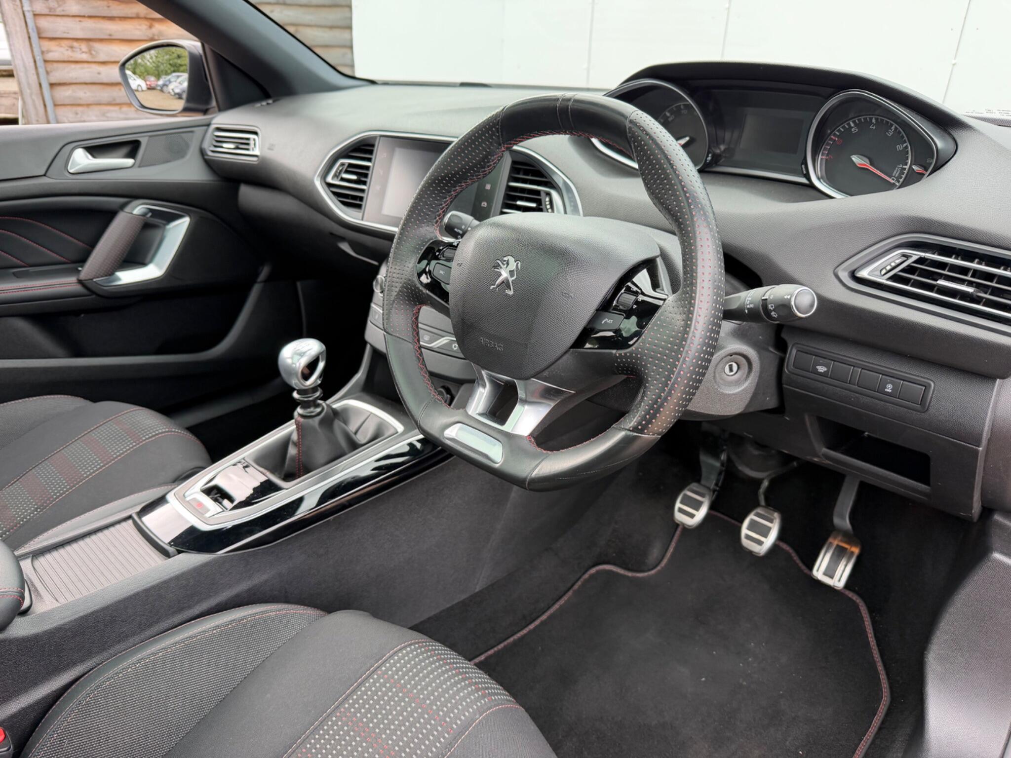 Peugeot 308 view 10