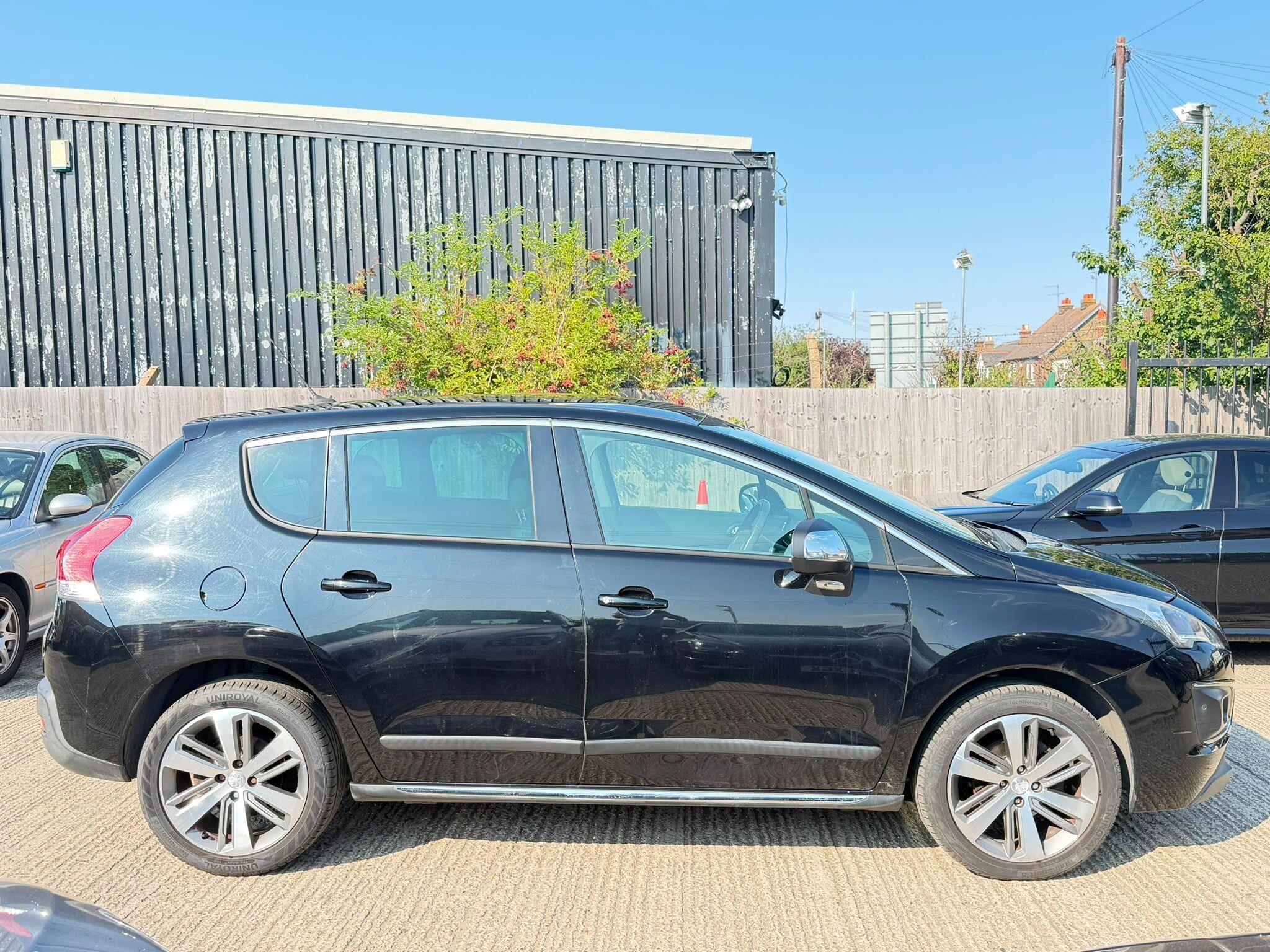 Peugeot 3008 view 2