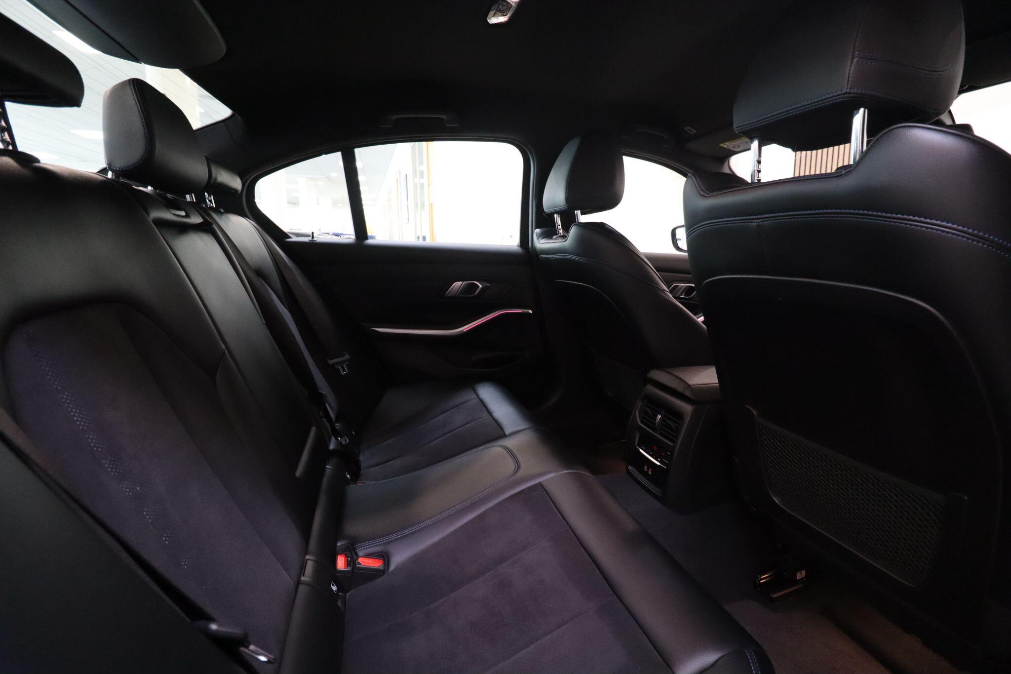 BMW 3 Series view 13