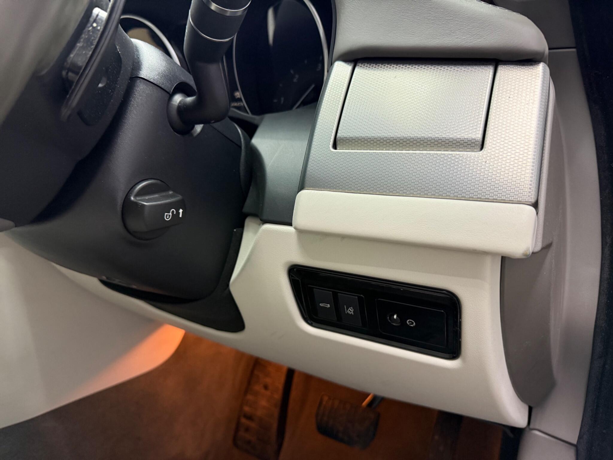 Jaguar XF view 21