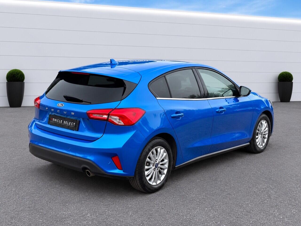 Ford Focus view 12