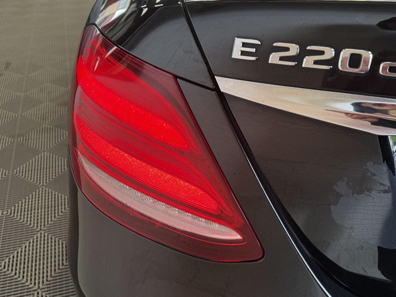 Mercedes-Benz E Class view 28