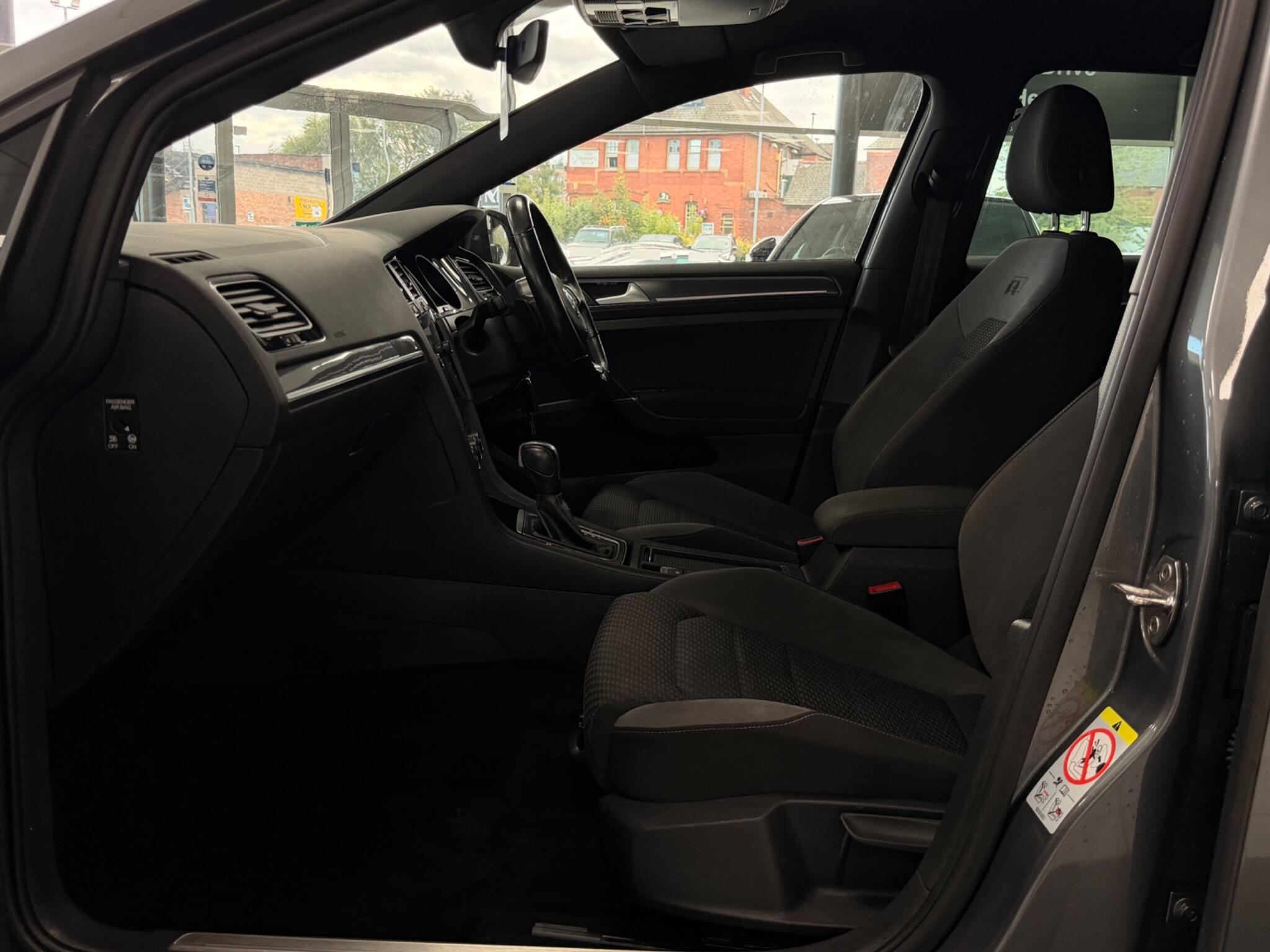 Volkswagen Golf view 32