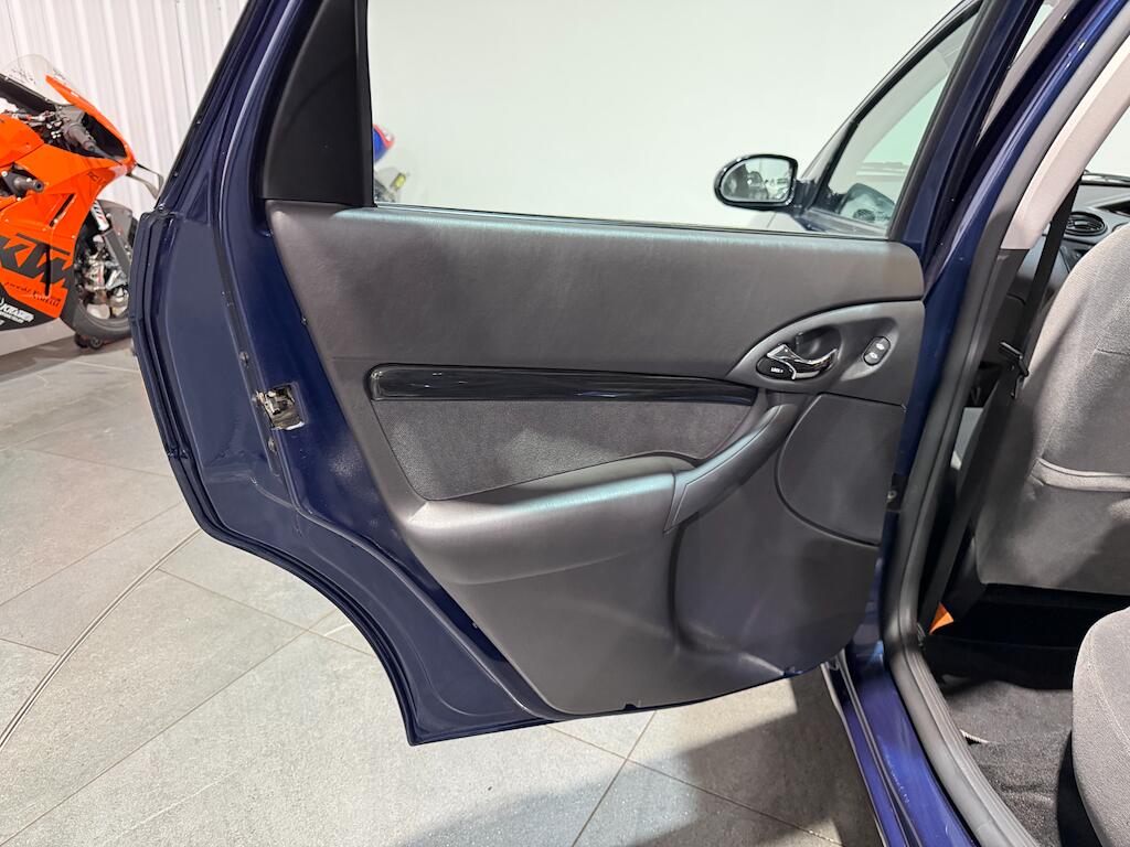 Ford Focus view 19