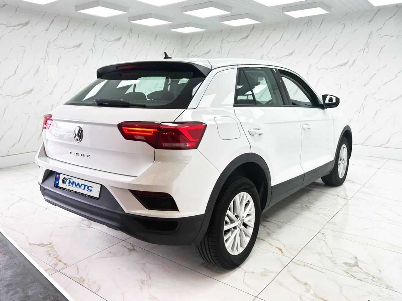 Volkswagen T-Roc view 11