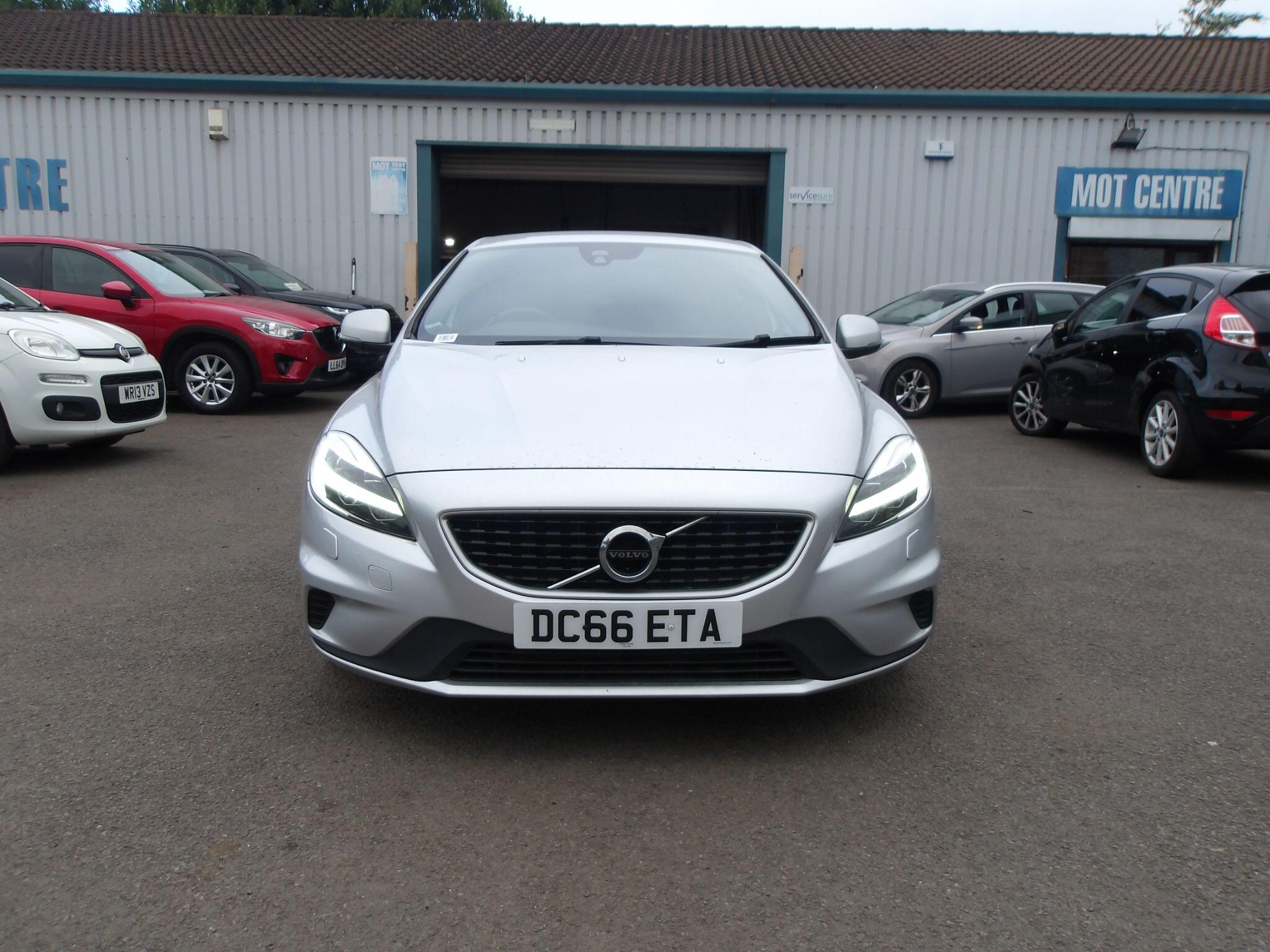 Volvo V40 view 2